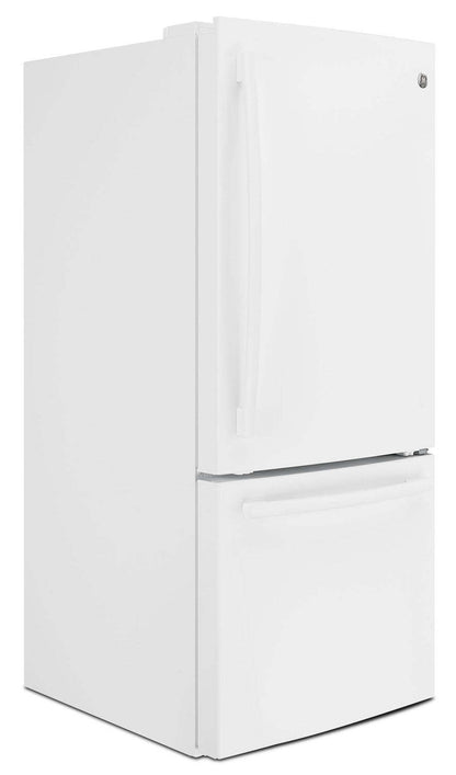 Réfrigérateur GE de 30 20,9 pi³ à congélateur inférieur - blanc - GDE21DGKWW | GE 30 20.9 Cu. Ft. Bottom-Mount Refrigerator - White - GDE21DGKWW