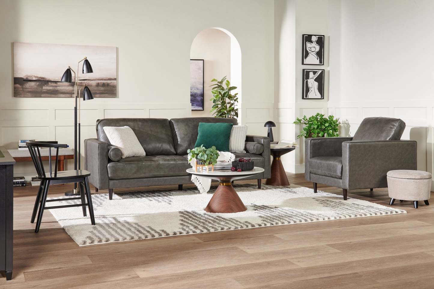 Fauteuil Edge de 35 po en cuir véritable avec pattes en bois et coussin de dossier amovible - gris