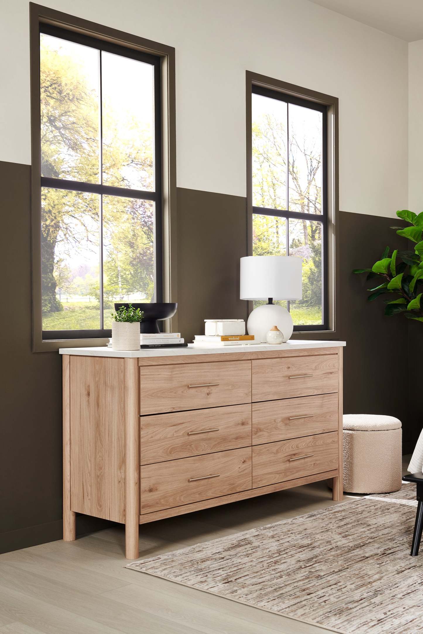 Kort &amp; Co. Elara 18 Lampe de table en céramique en étain blanc | Lampe de table Elara de Kort &amp; Co. de 18 po en céramique étain blanc