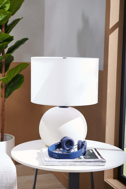 Kort &amp; Co. Elara 18 Lampe de table en céramique en étain blanc | Lampe de table Elara de Kort &amp; Co. de 18 po en céramique étain blanc