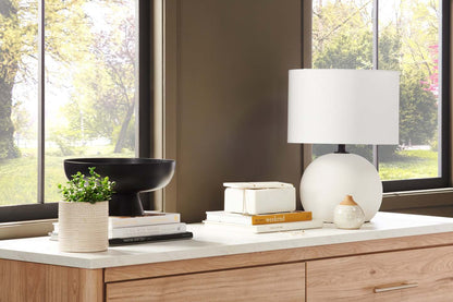 Kort &amp; Co. Elara 18 Lampe de table en céramique en étain blanc | Lampe de table Elara de Kort &amp; Co. de 18 po en céramique étain blanc