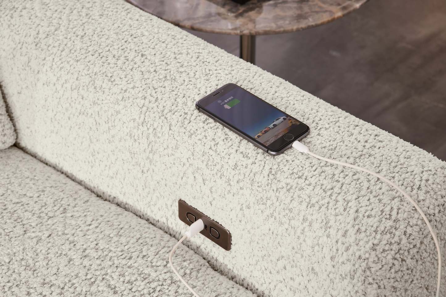 Scott Living Elevate Modular 7-Piece Left-Facing Chenille Fabric Power Sliding Sectional with Storage - Beige | Canapé sectionnel modulaire à coulissement électrique de gauche Elevate de Scott Living 7 pièces en tissu de chenille avec rangement - beige