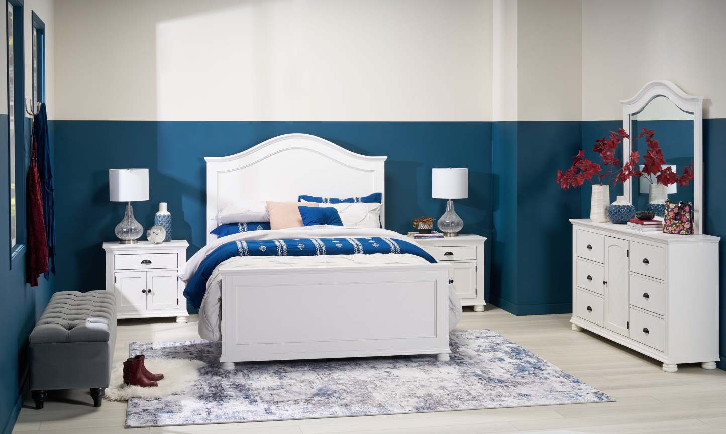 Lit à panneaux Ella avec tête de lit et cadre, motif chevron, blanc - Queen Size | Lit à panneaux Ella blanc avec tête de lit, cadre et motif de chevrons - format grand lit