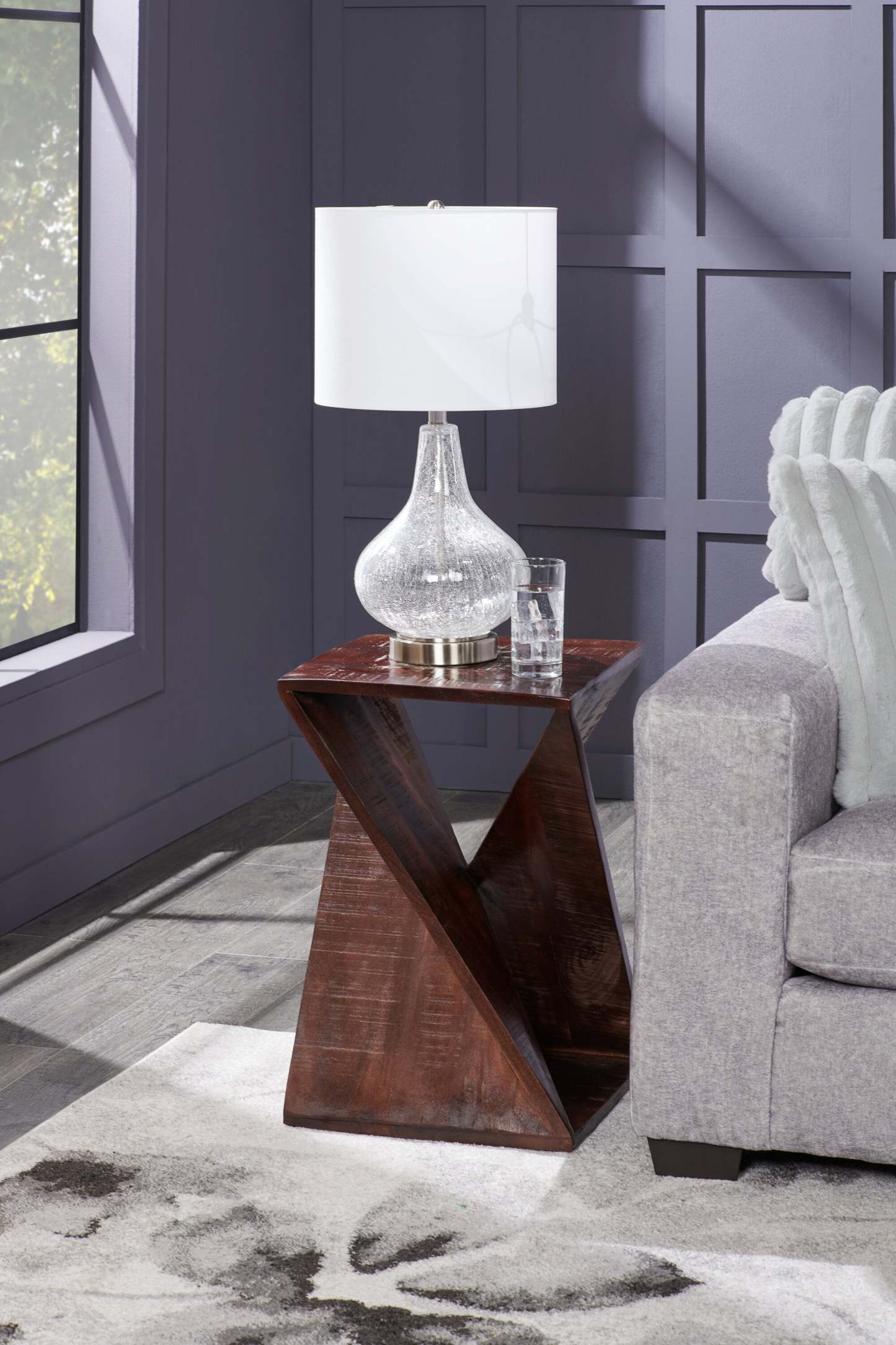 Kort & Co. Lampe de table Elsie de 25 po en verre transparent avec port USB-C