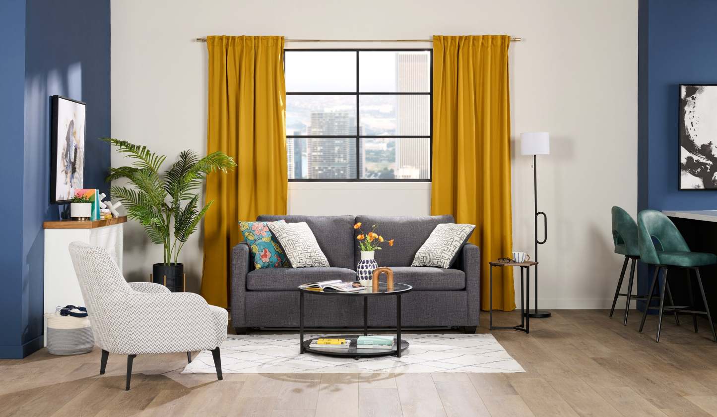 Fabriqué au Canada, canapé-lit Everlee de 76,5 po en microsuède avec mousse à mémoire de forme et deux coussins décoratifs - gris