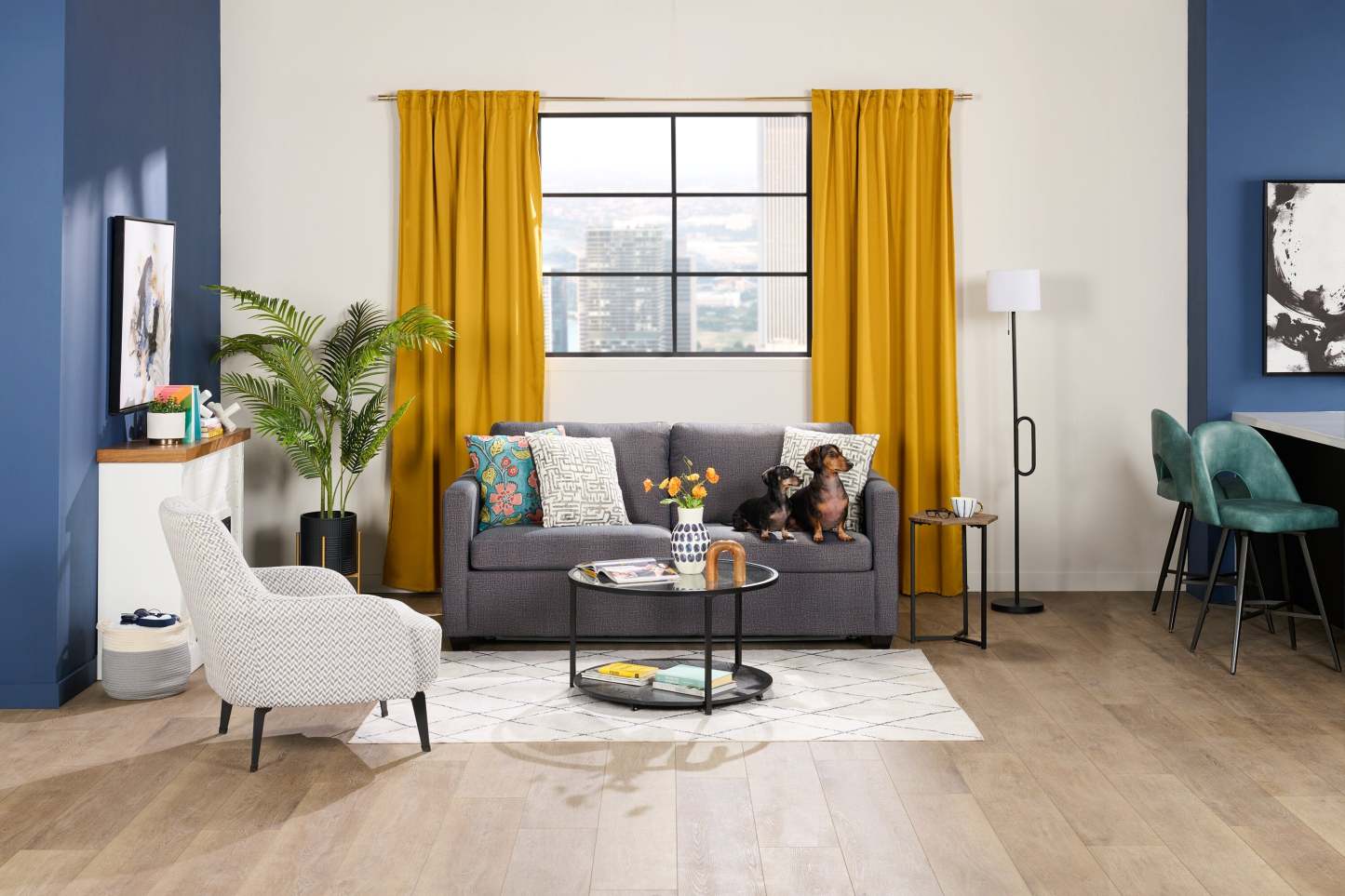 Fabriqué au Canada, canapé-lit Everlee de 76,5 po en microsuède avec mousse à mémoire de forme et deux coussins décoratifs - gris