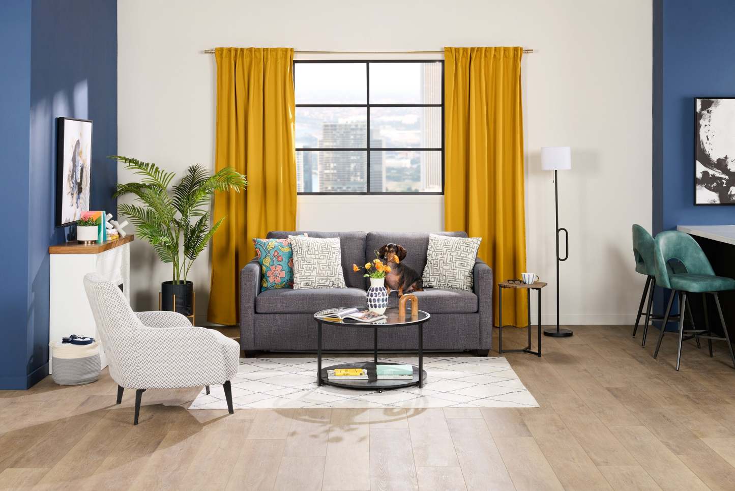 Fabriqué au Canada, canapé-lit Everlee de 76,5 po en microsuède avec mousse à mémoire de forme et deux coussins décoratifs - gris