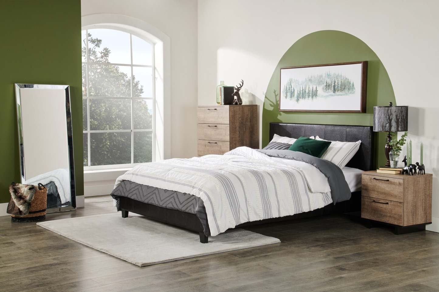 Commode de chambre Everley, 5 tiroirs, 29 L x 49 H - Marron | Commode verticale Everley de 29 po (L) x 49 po (H) à 5 tiroirs pour la chambre à coucher - brune