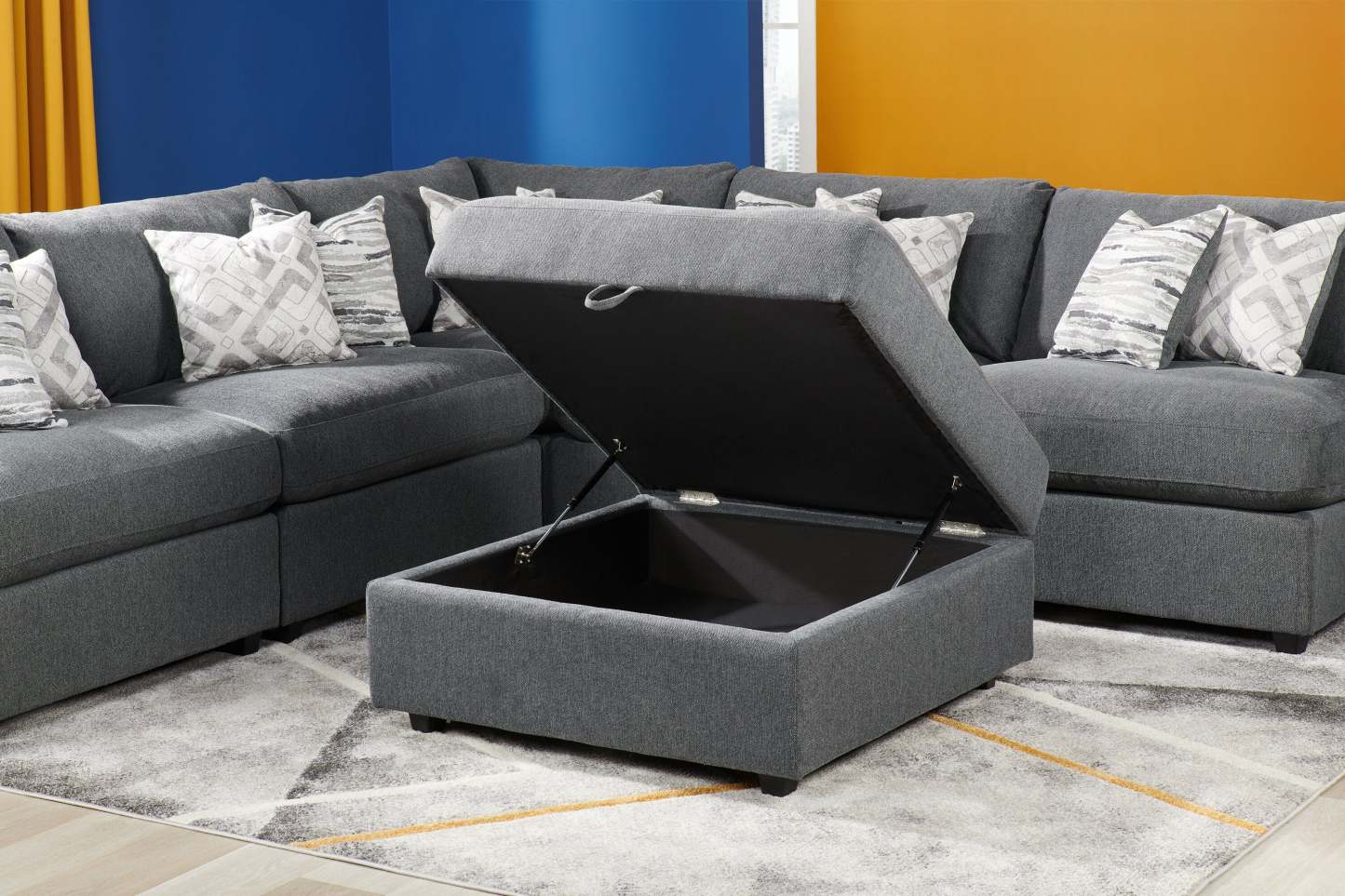 Scott Living Evolve Modular 39.5 Linen-Look Fabric Storage Ottoman with Feather Down Cushion - Charcoal Grey | Pouf de rangement modulaire Evolve de Scott Living de 39,5 po en tissu d’apparence lin avec coussin en duvet et plumes - gris anthracite