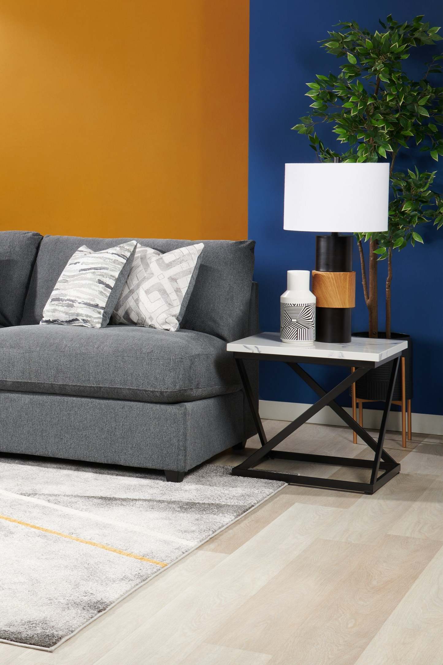 Scott Living Evolve Modular 39.5 Linen-Look Fabric Armless Chair with Feather Down Cushions - Charcoal Grey | Fauteuil modulaire sans accoudoirs Evolve de Scott Living de 39,5 po en tissu d’apparence lin avec coussins en duvet et plumes - gris anthracite