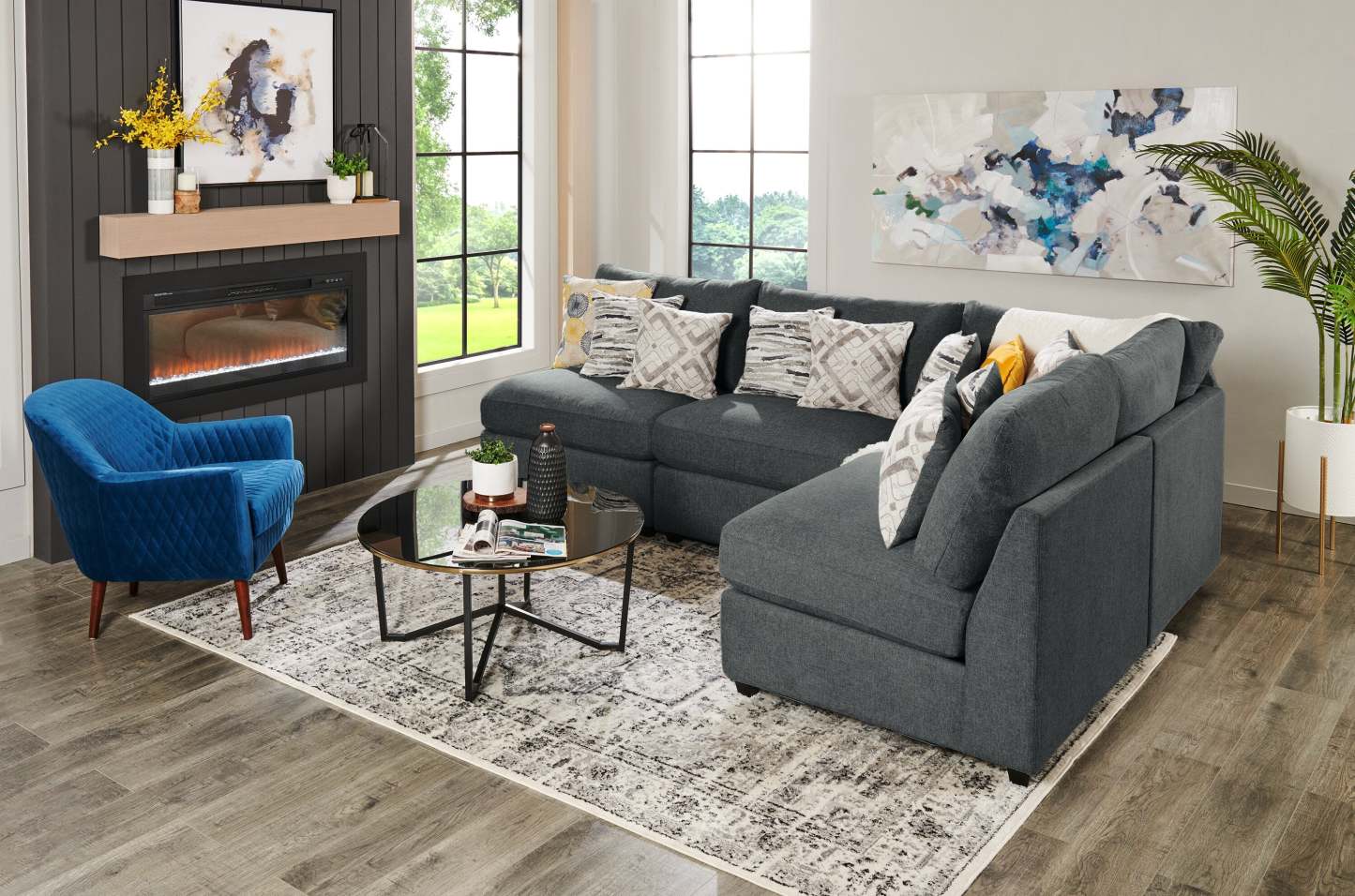 Scott Living Evolve Modular 4-Piece Linen-Look Fabric Sectional with Feather Down Cushions - Charcoal Grey | Canapé sectionnel modulaire Evolve de Scott Living 4 pièces en tissu d’apparence lin avec coussins en duvet et plumes - gris anthracite