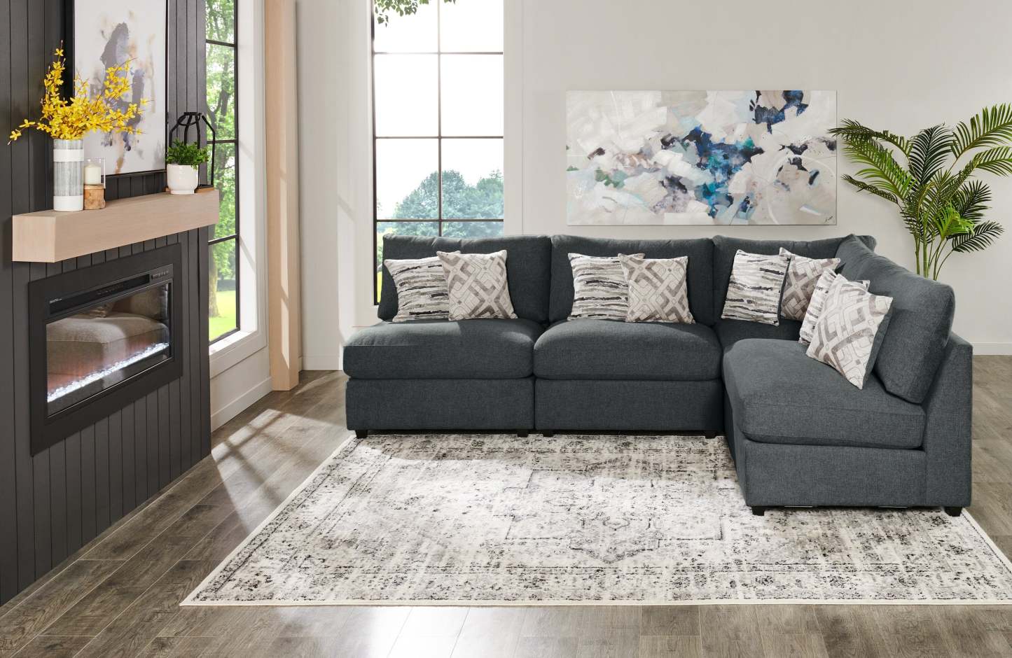 Scott Living Evolve Modular 4-Piece Linen-Look Fabric Sectional with Feather Down Cushions - Charcoal Grey | Canapé sectionnel modulaire Evolve de Scott Living 4 pièces en tissu d’apparence lin avec coussins en duvet et plumes - gris anthracite