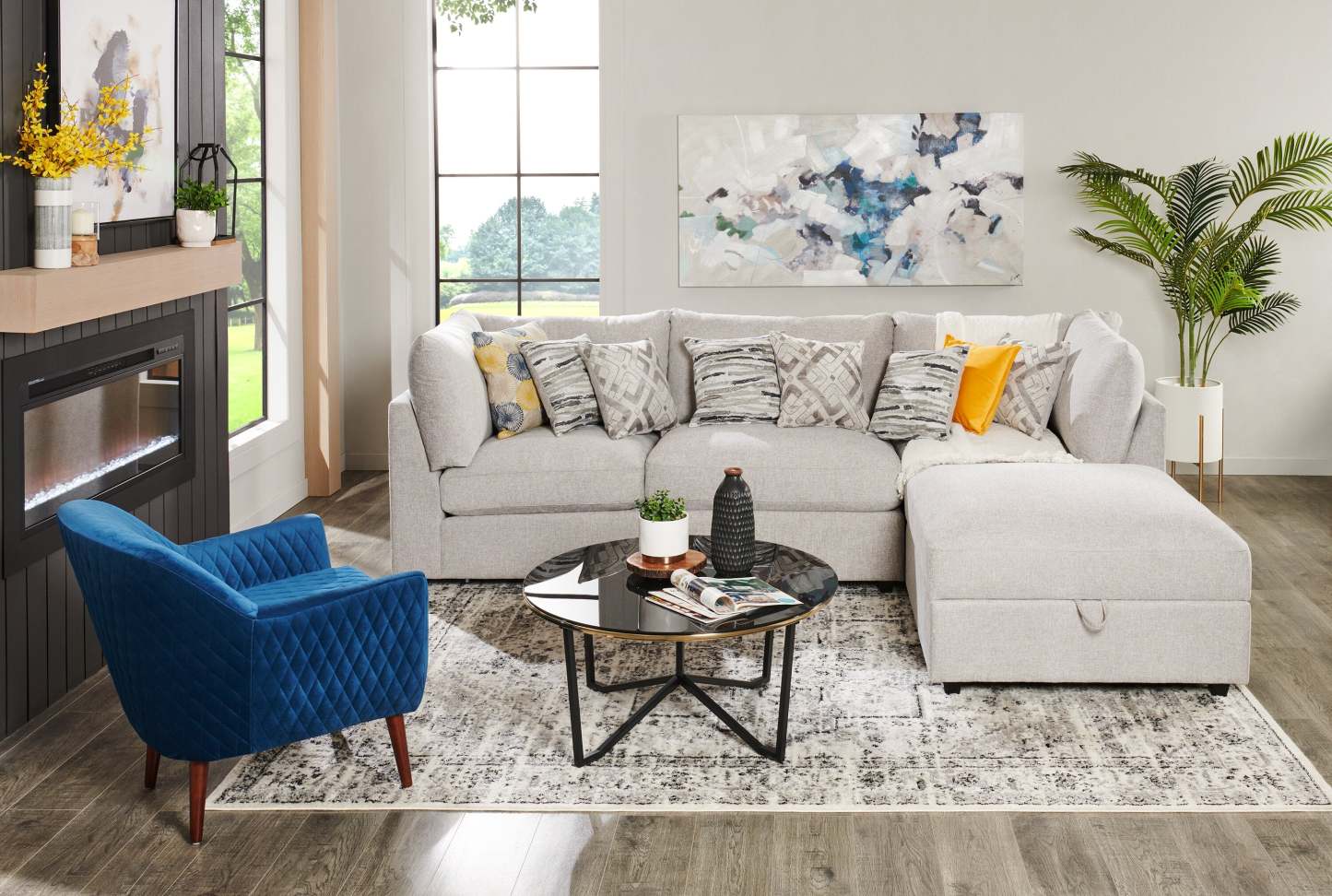Scott Living Evolve Modular 4-Piece Linen-Look Fabric Sectional with Ottoman and Feather Down Cushions - Grey | Canapé sectionnel modulaire Evolve de Scott Living 4 pièces en tissu d’apparence lin avec pouf et coussins en duvet et plumes - gris
