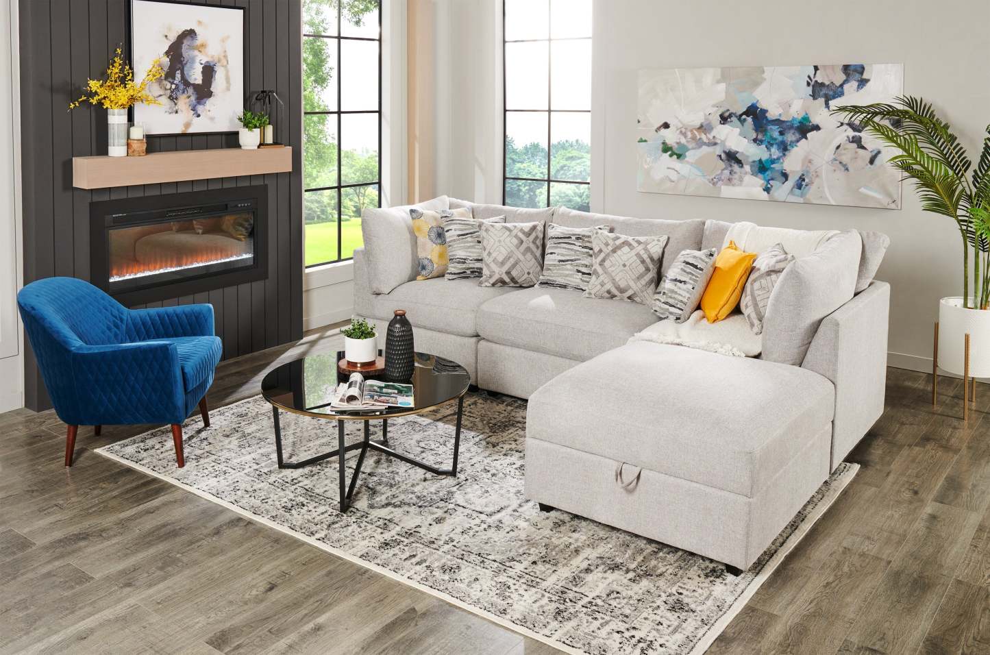Scott Living Evolve Modular 4-Piece Linen-Look Fabric Sectional with Ottoman and Feather Down Cushions - Grey | Canapé sectionnel modulaire Evolve de Scott Living 4 pièces en tissu d’apparence lin avec pouf et coussins en duvet et plumes - gris