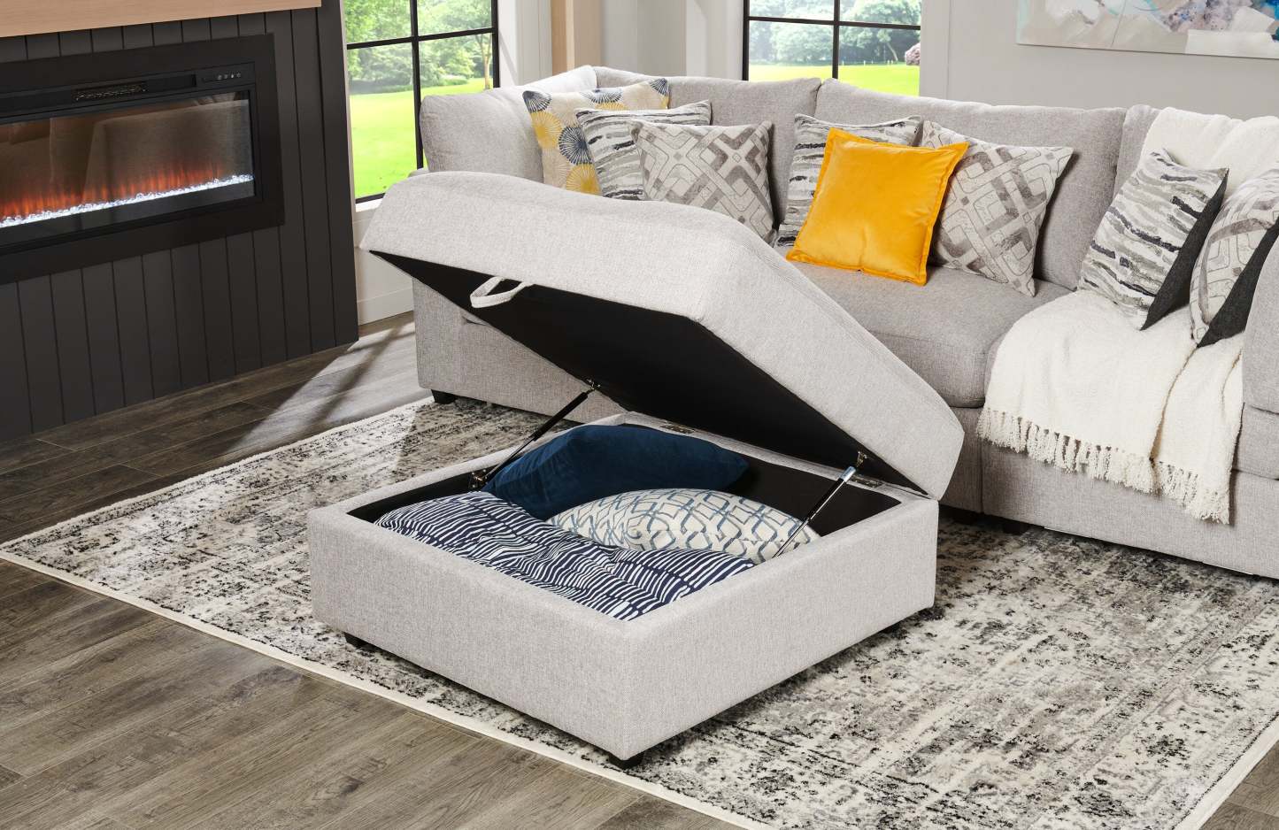 Scott Living Evolve Modular 4-Piece Linen-Look Fabric Sectional with Ottoman and Feather Down Cushions - Grey | Canapé sectionnel modulaire Evolve de Scott Living 4 pièces en tissu d’apparence lin avec pouf et coussins en duvet et plumes - gris