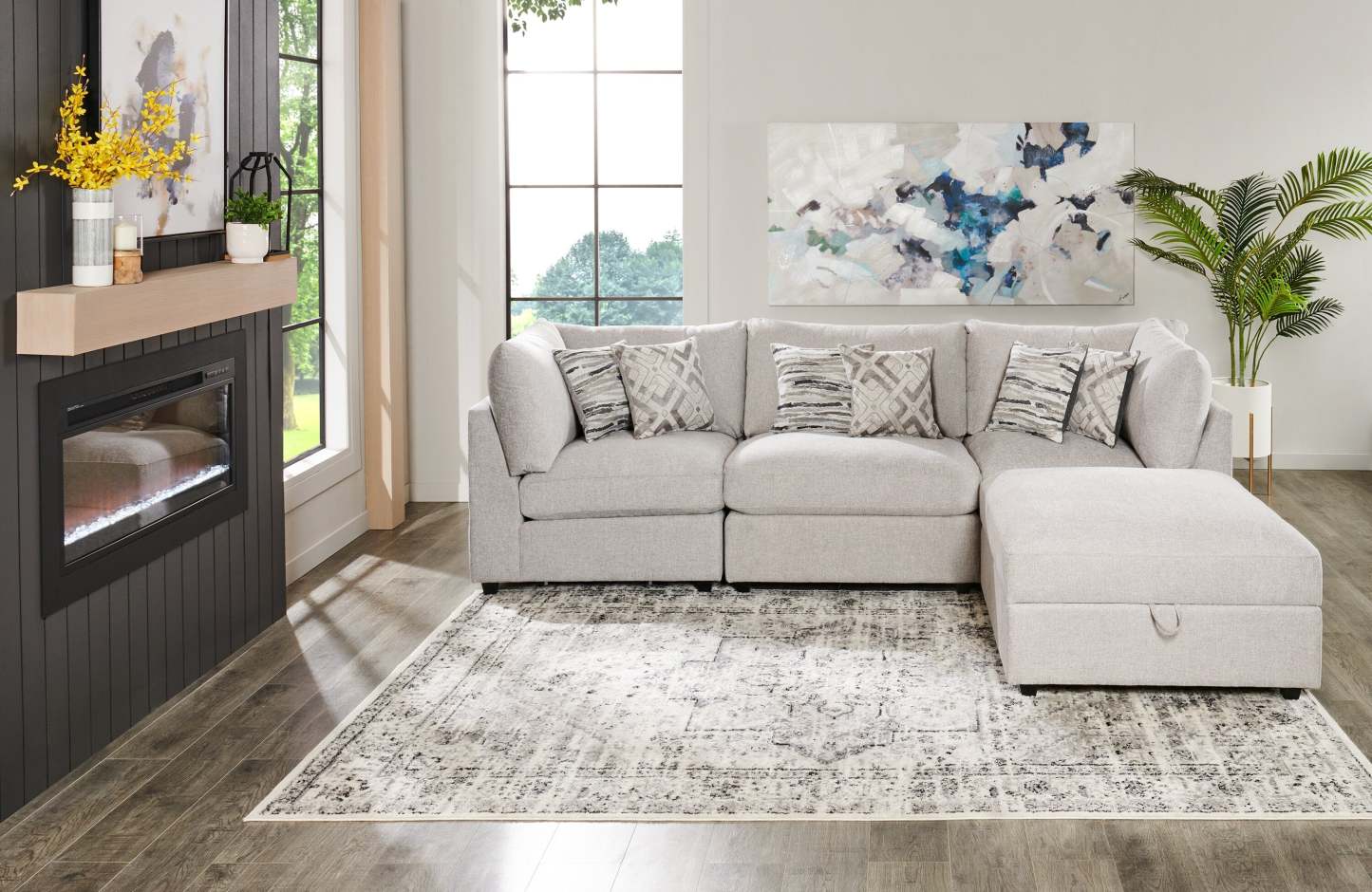Scott Living Evolve Modular 4-Piece Linen-Look Fabric Sectional with Ottoman and Feather Down Cushions - Grey | Canapé sectionnel modulaire Evolve de Scott Living 4 pièces en tissu d’apparence lin avec pouf et coussins en duvet et plumes - gris
