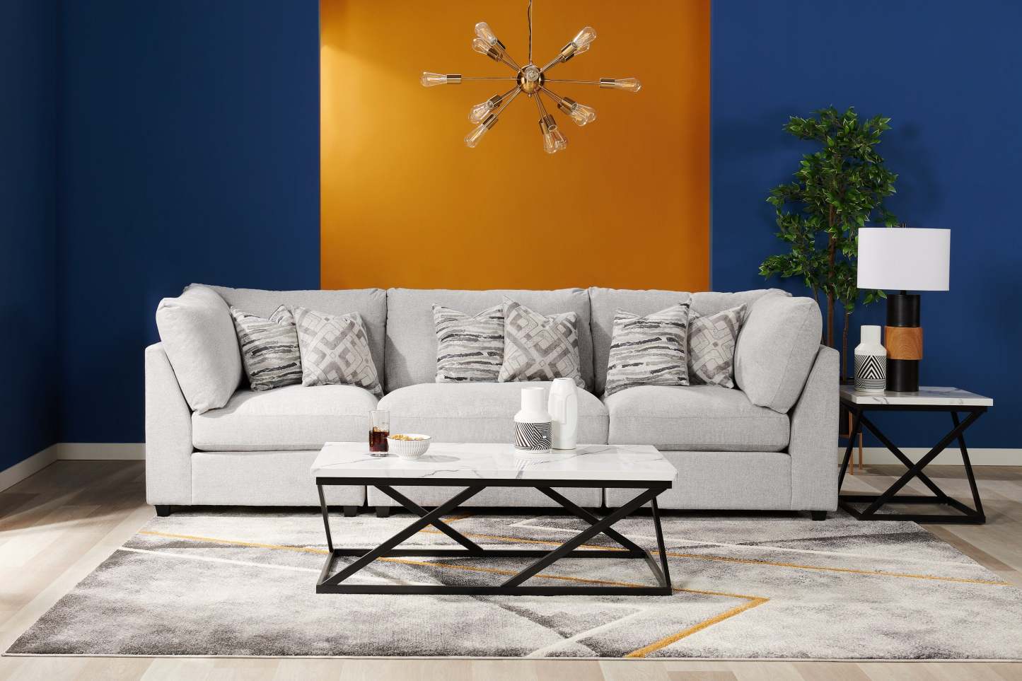 Scott Living Chaise d'angle modulaire 39,5 Evolve en tissu d'apparence lin avec coussins en plumes - Gris | Fauteuil modulable en coin Evolve de Scott Living de 39,5 po en tissu d'apparence lin avec coussins en couette et plumes - gris clair