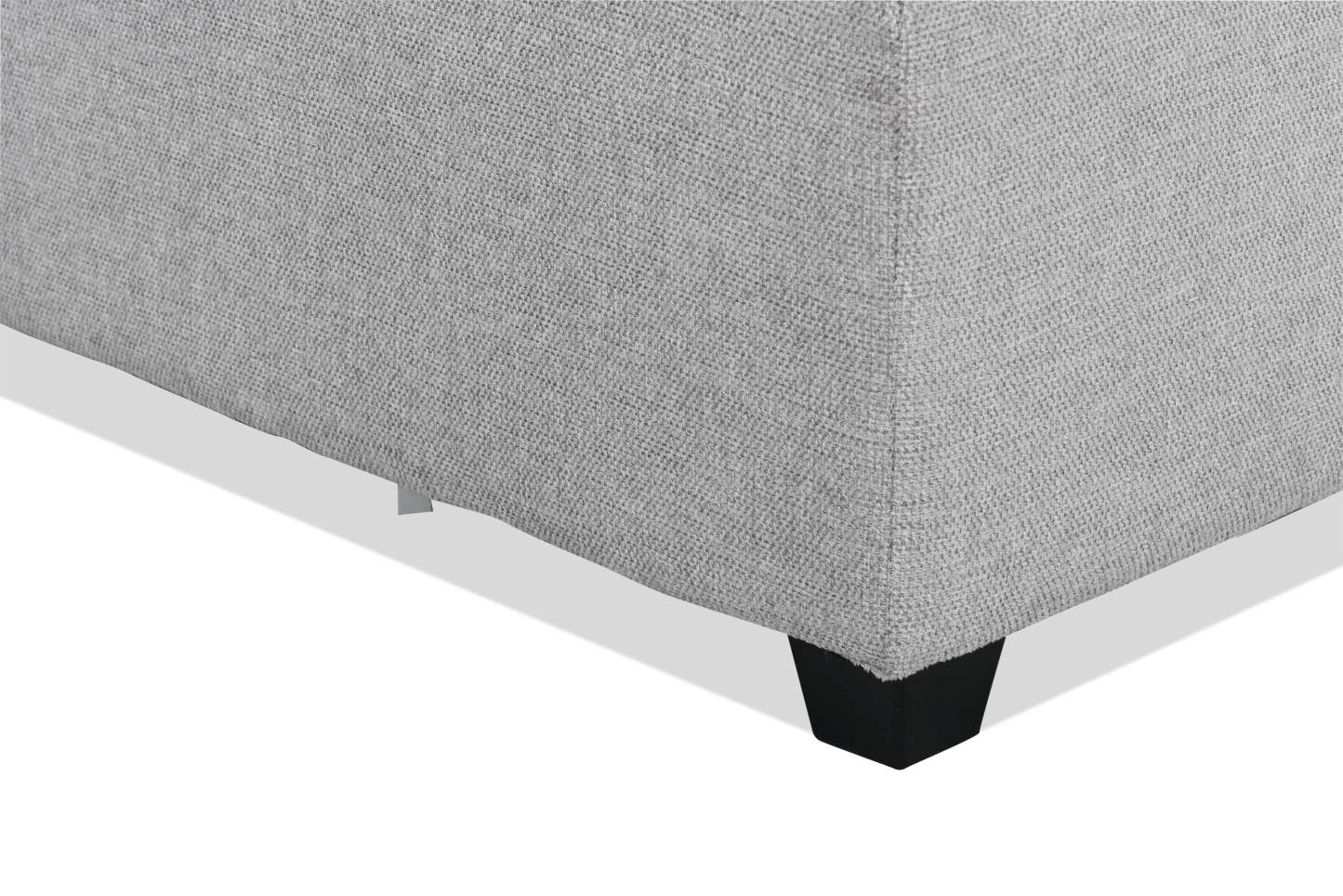 Scott Living Chaise d'angle modulaire 39,5 Evolve en tissu d'apparence lin avec coussins en plumes - Gris | Fauteuil modulable en coin Evolve de Scott Living de 39,5 po en tissu d'apparence lin avec coussins en couette et plumes - gris clair