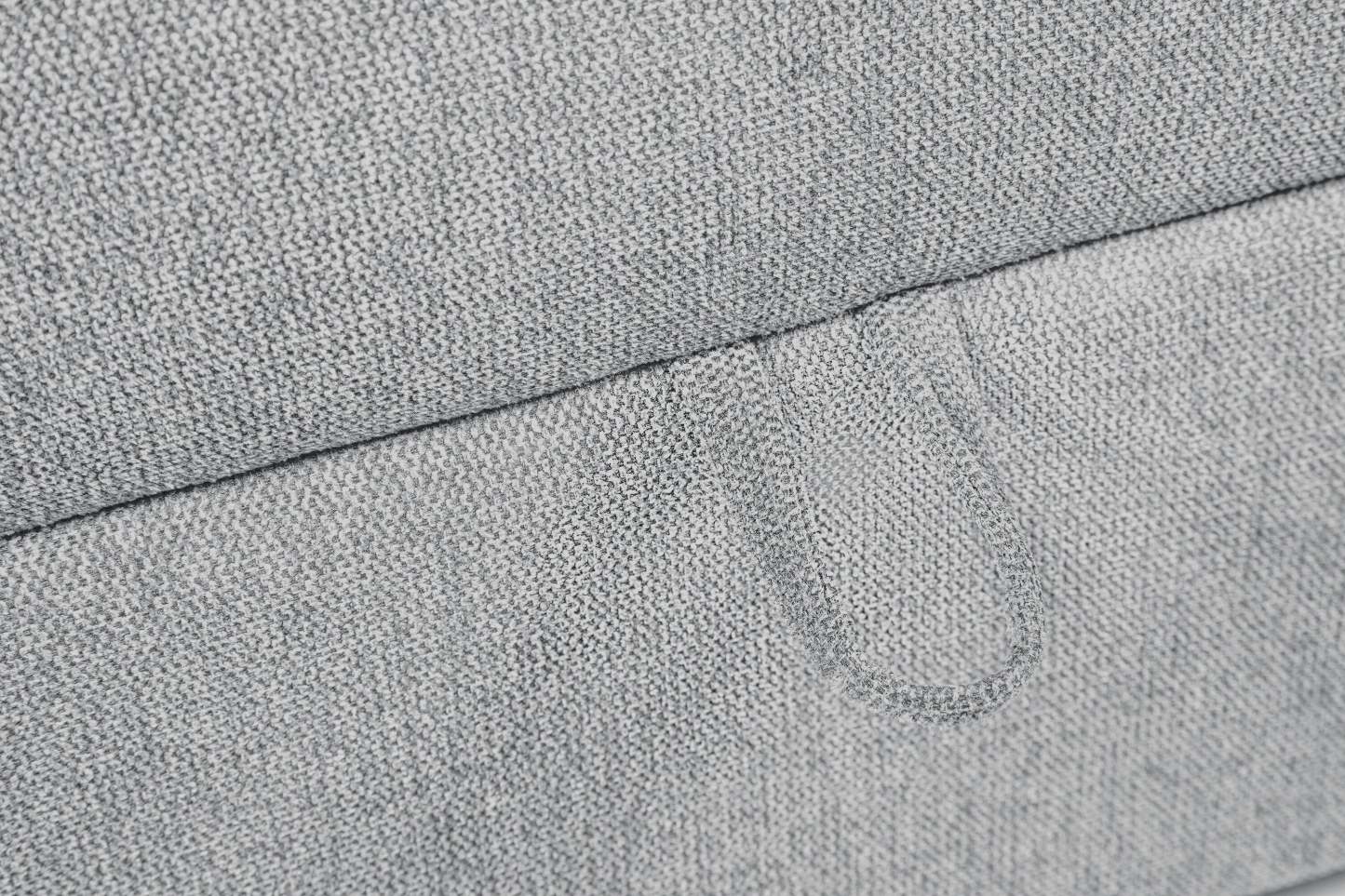 Scott Living Pouf de rangement modulaire Evolve 39,5 en tissu d'apparence lin avec coussin en plumes - Gris | Pouf de rangement modulaire Evolve de Scott Living de 39,5 po en tissu d'apparence lin avec coussin en couette et plumes - gris