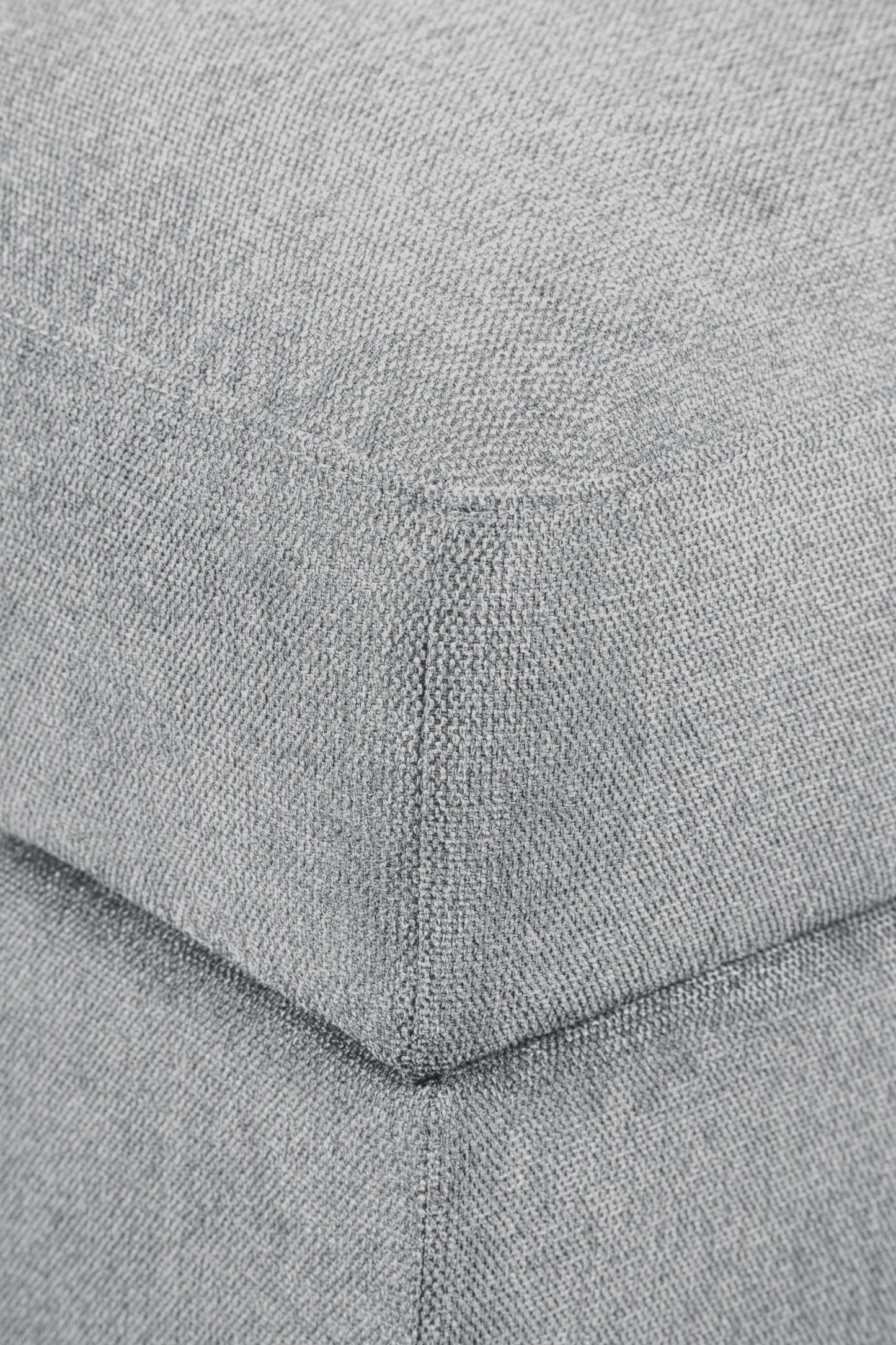 Scott Living Pouf de rangement modulaire Evolve 39,5 en tissu d'apparence lin avec coussin en plumes - Gris | Pouf de rangement modulaire Evolve de Scott Living de 39,5 po en tissu d'apparence lin avec coussin en couette et plumes - gris