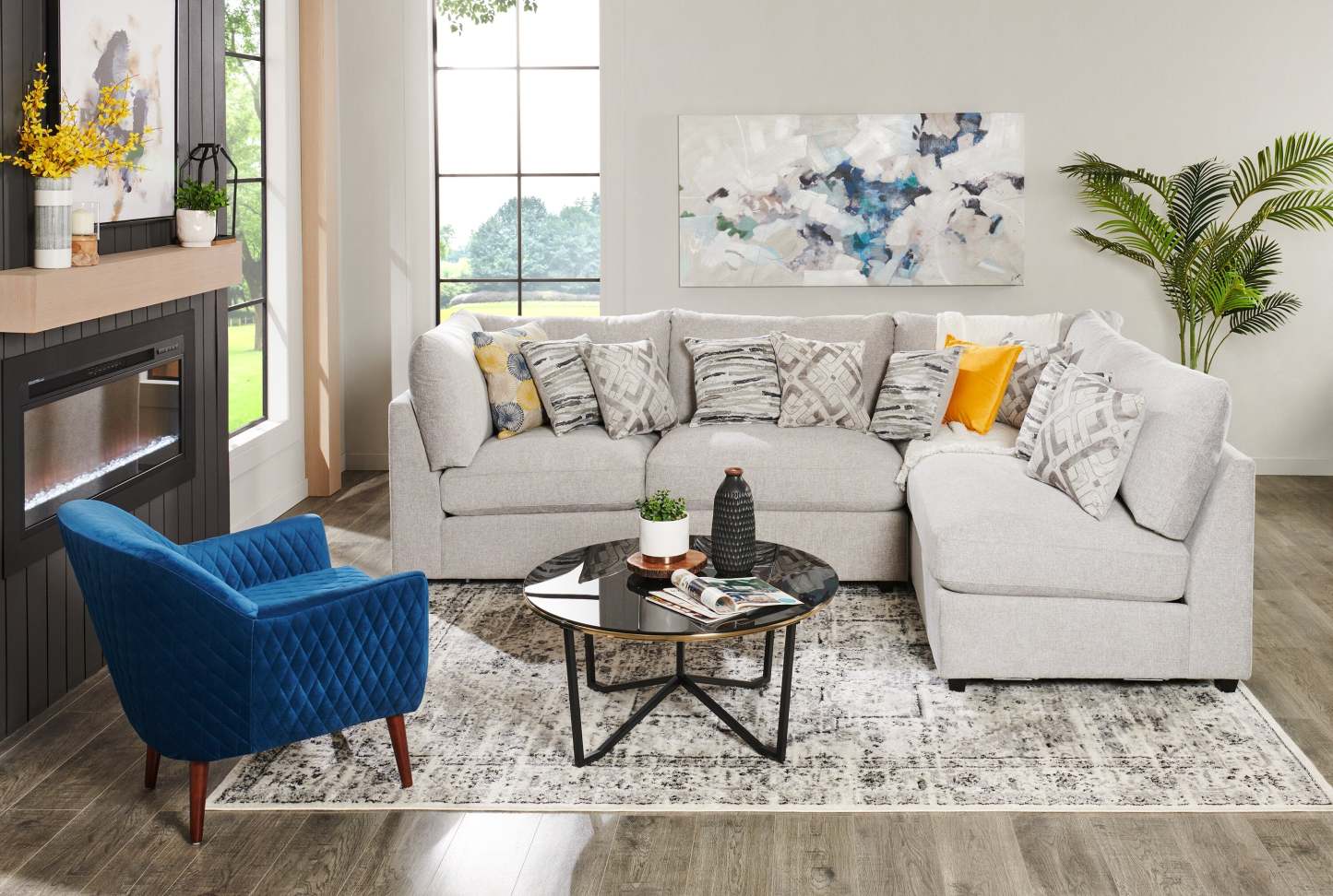 Scott Living Evolve Modular 4-Piece Linen-Look Fabric Pit Sofa Sectional with Feather Down Cushions - Grey | Canapé sectionnel modulaire Evolve de Scott Living 4 pièces en tissu d'apparence lin avec coussins en duvet et plumes - gris