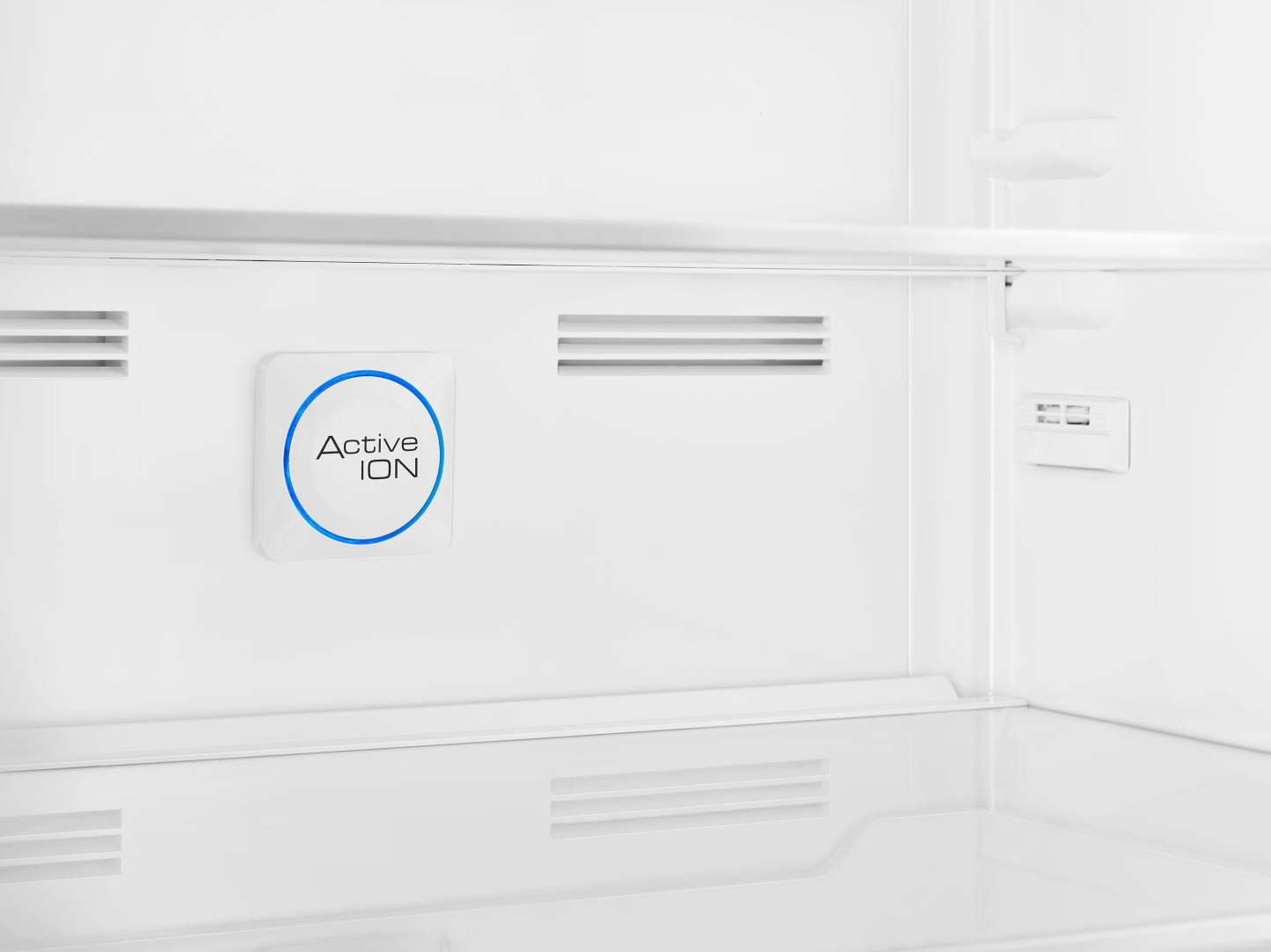 Smeg 18 Cu. Fort. Réfrigérateur Smeg rétro de 18 pi3 à congélateur inférieur - FAB38URPB