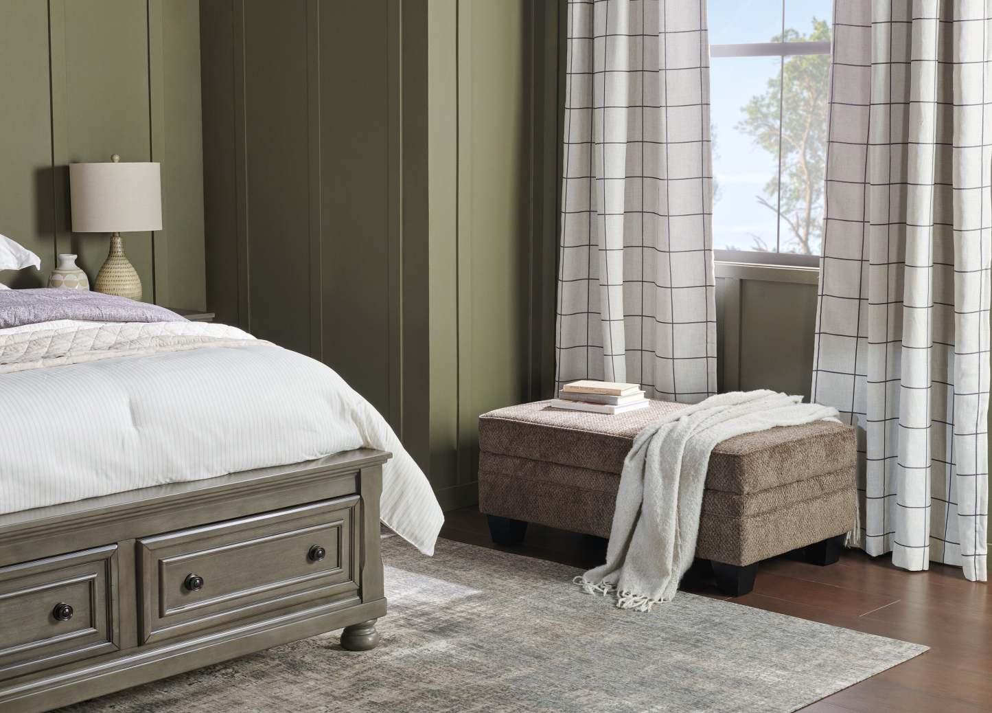 Fabriqué au Canada Febe 26 Pouf de rangement en tissu chenille avec pieds en bois - Marron | Pouf de rangement Febe de 26 po fabriqué au Canada en tissu de chenille avec pattes en bois - brun