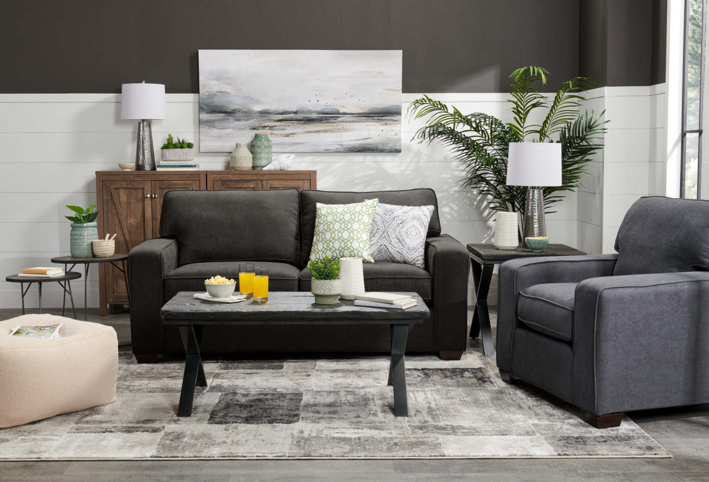 Fabriqué au Canada, canapé-lit double Fiona de 74 po en tissu de chenille avec accoudoirs rectilignes - gris