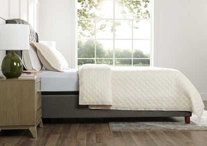 Flaxseed Cove 3-Piece Full/Queen Quilt Set - Natural Linen | Ensemble de courtepointe Flaxseed Cove 3 pièces pour lit double et grand lit - lin naturel