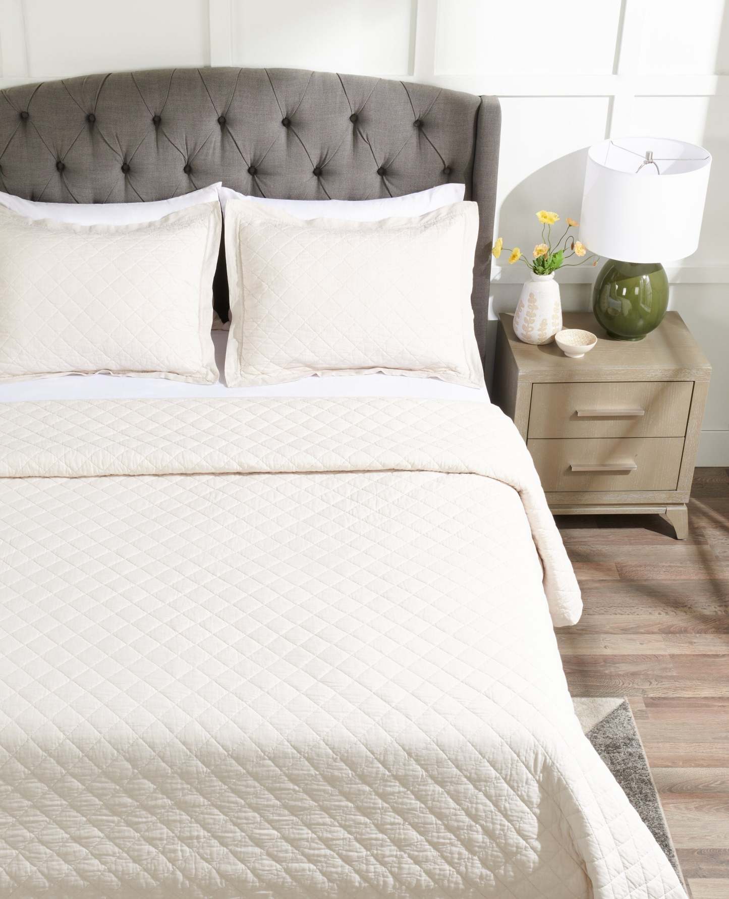 Flaxseed Cove 3-Piece Full/Queen Quilt Set - Natural Linen | Ensemble de courtepointe Flaxseed Cove 3 pièces pour lit double et grand lit - lin naturel