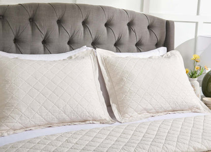 Flaxseed Cove 3-Piece Full/Queen Quilt Set - Natural Linen | Ensemble de courtepointe Flaxseed Cove 3 pièces pour lit double et grand lit - lin naturel