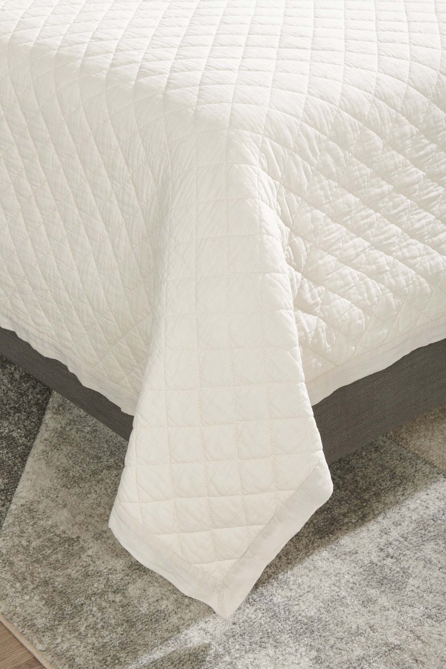 Flaxseed Cove 3-Piece Full/Queen Quilt Set - Natural Linen | Ensemble de courtepointe Flaxseed Cove 3 pièces pour lit double et grand lit - lin naturel