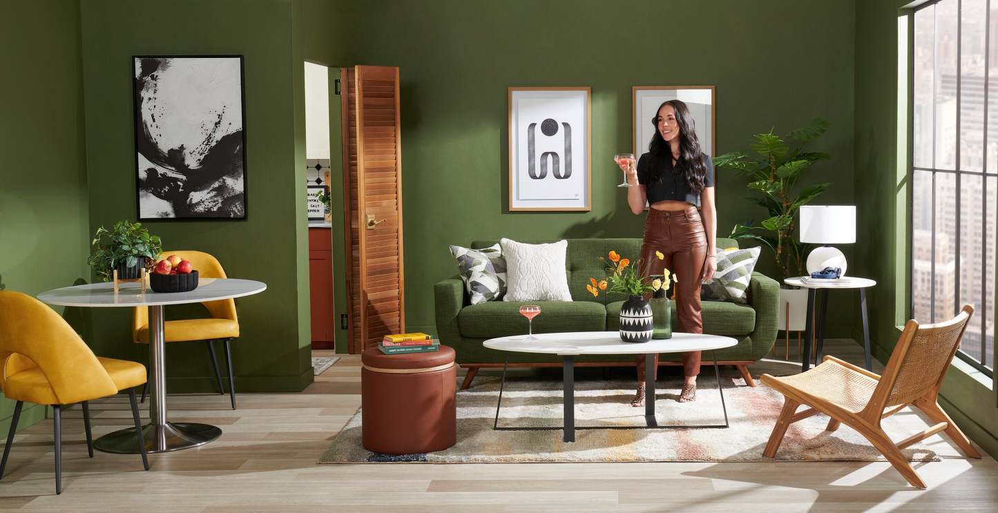 Sofa Freeman de Kort & Co. de 80 po de format condo en tissu d’apparence lin avec base et pattes en bois - vert avocat