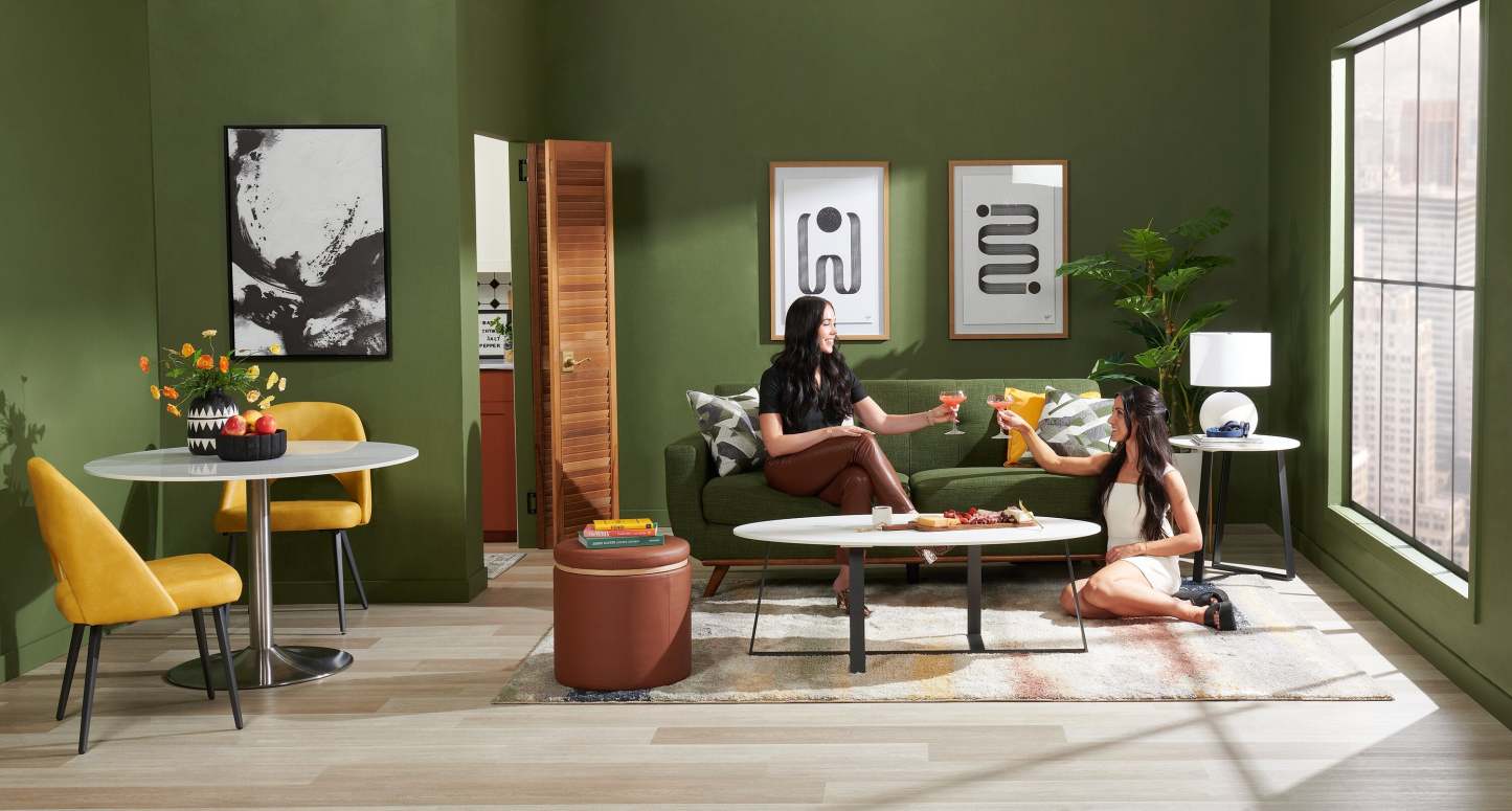 Sofa Freeman de Kort & Co. de 80 po de format condo en tissu d’apparence lin avec base et pattes en bois - vert avocat