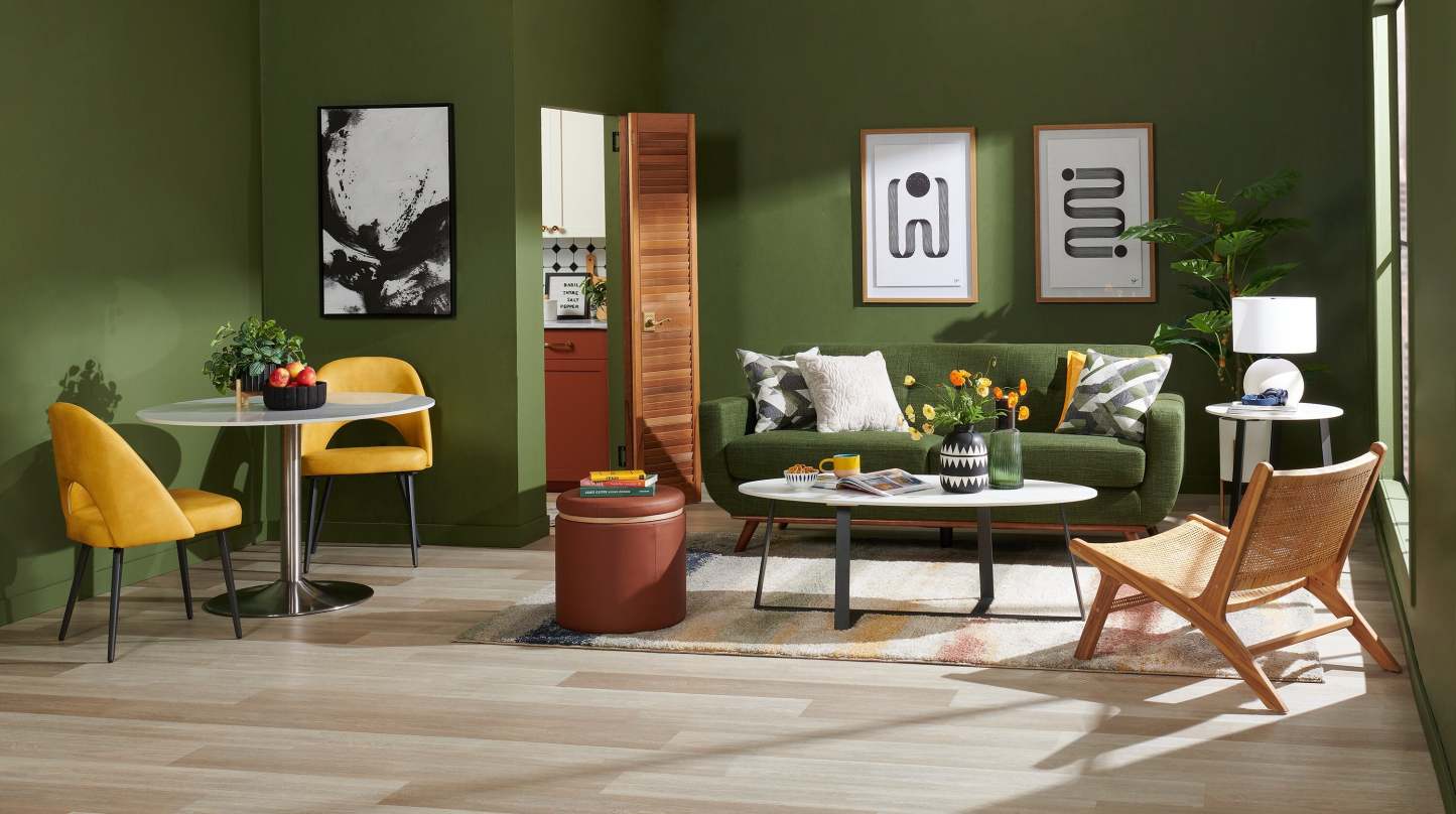 Sofa Freeman de Kort & Co. de 80 po de format condo en tissu d’apparence lin avec base et pattes en bois - vert avocat