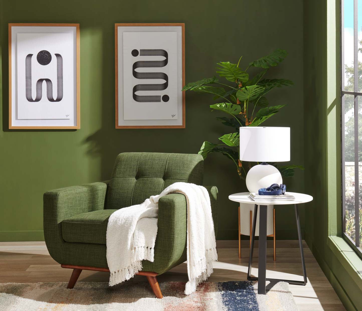 Fauteuil Freeman Kort &amp; Co. de 37 po en tissu d'apparence lin avec pattes en bois et coussin de dossier capitonné - vert avocat