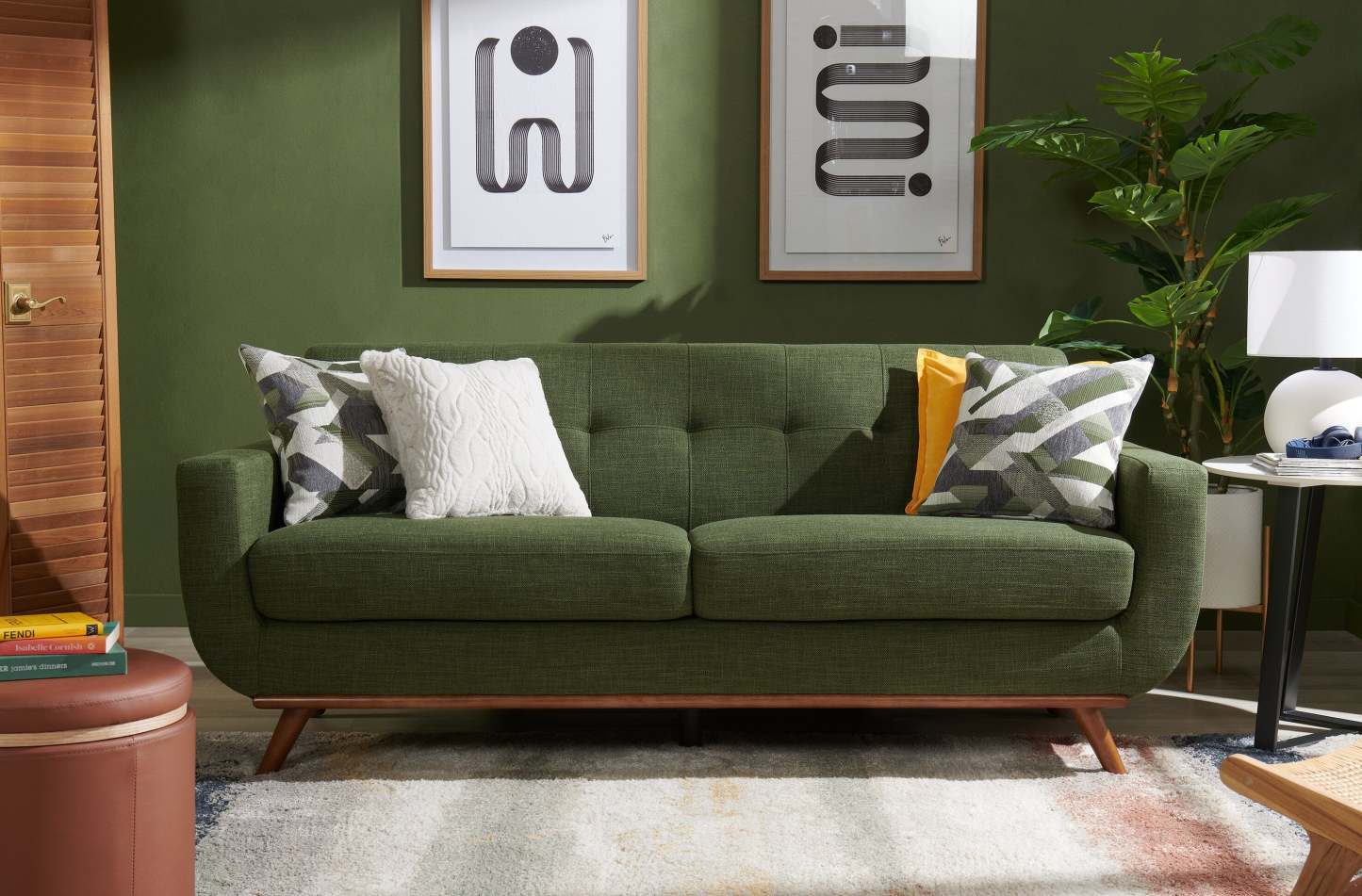 Sofa Freeman de Kort & Co. de 80 po de format condo en tissu d’apparence lin avec base et pattes en bois - vert avocat