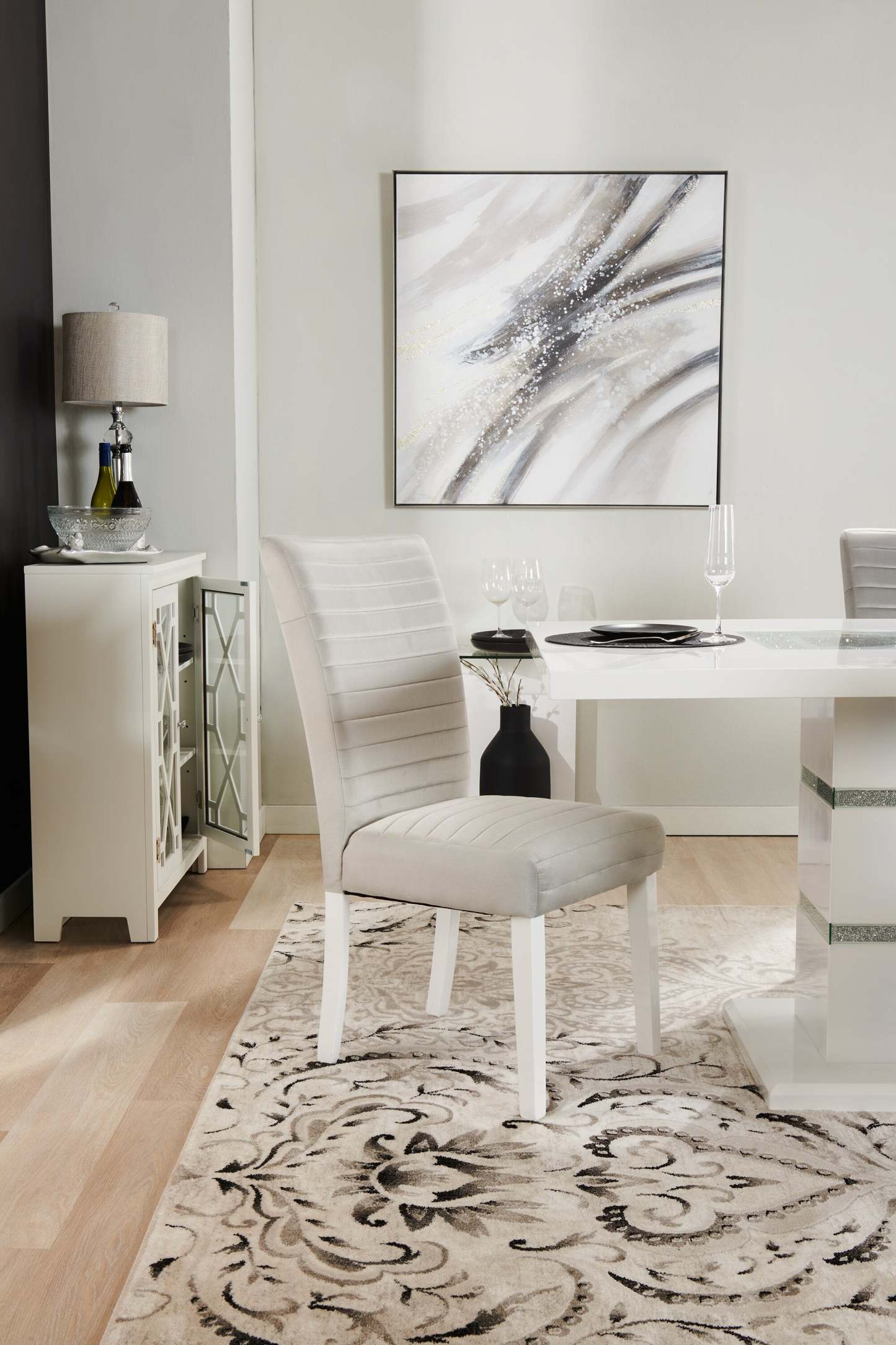 Chaise de salle à manger Garbo en tissu de velours et en bois - grise