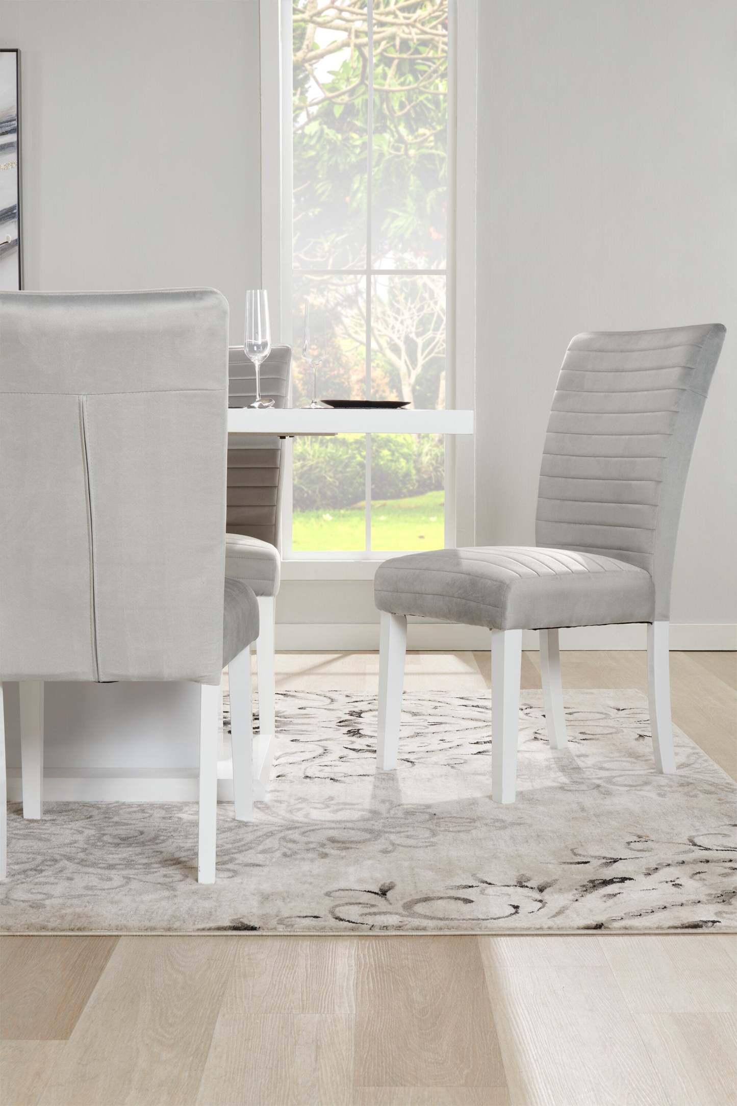 Chaise de salle à manger Garbo en tissu de velours et en bois - grise