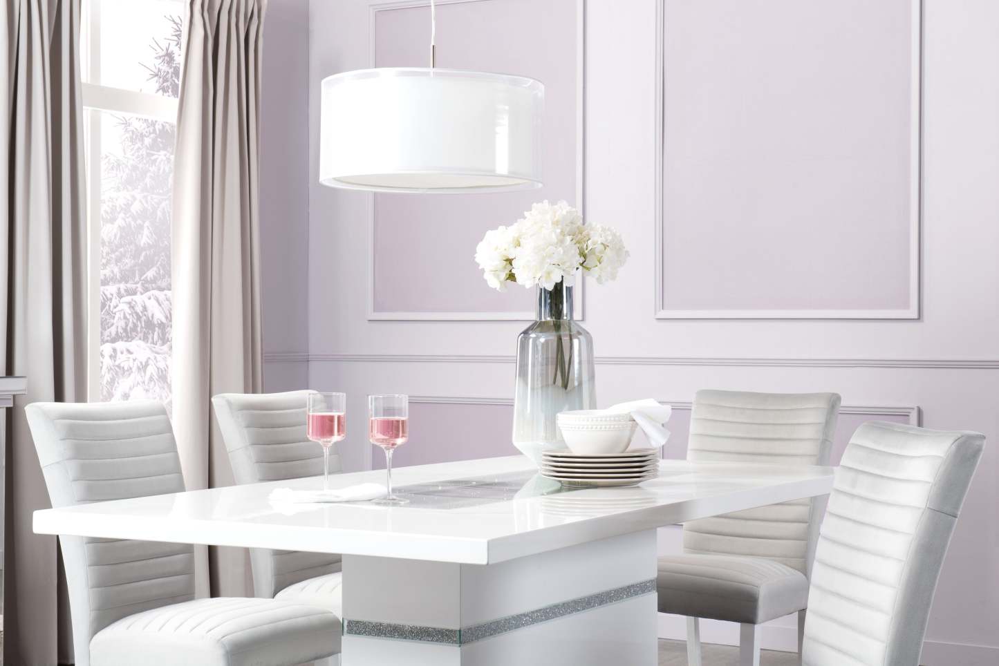 Garbo 5pc Dining Set with Table & 4 Chairs, Glass Insert, Pedestal Base, Glam, 78.75W - White | Ensemble de salle à manger somptueux Garbo 5 pièces avec table de 78,75 po (L), incrustation de verre, base piédestal et 4 chaises - blanc