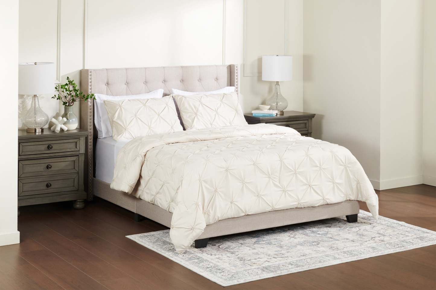 Gardenia Wynd 3-Piece King Comforter Set - Oatmeal | Ensemble d'édredon Gardenia Wynd 3 pièces - écru pour très grand lit