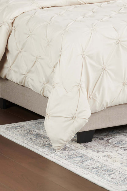 Gardenia Wynd 3-Piece King Comforter Set - Oatmeal | Ensemble d'édredon Gardenia Wynd 3 pièces - écru pour très grand lit