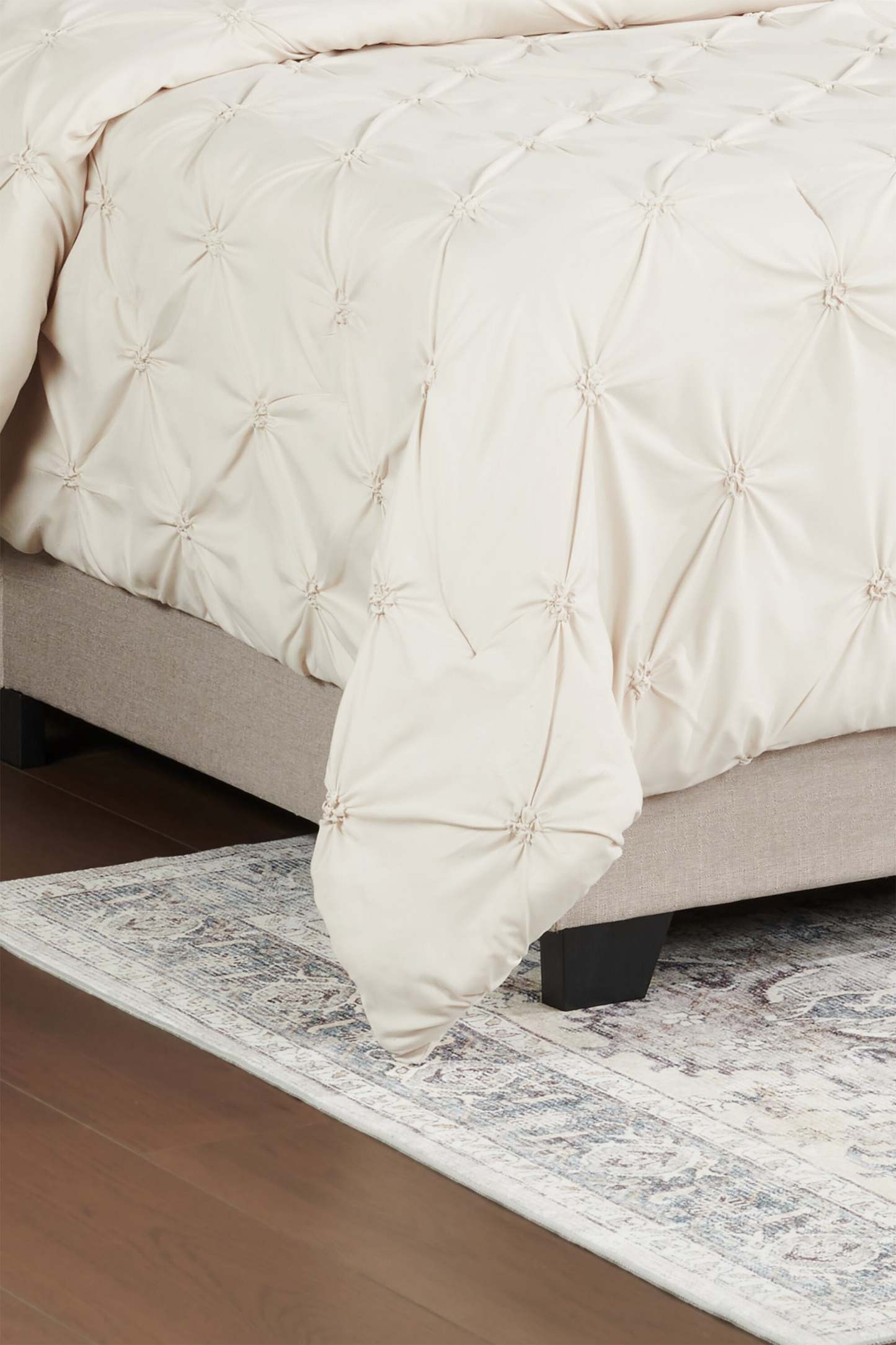 Gardenia Wynd 3-Piece Full/Queen Comforter Set - Oatmeal | Ensemble d'édredon Gardenia Wynd 3 pièces écru pour lit double ou grand lit