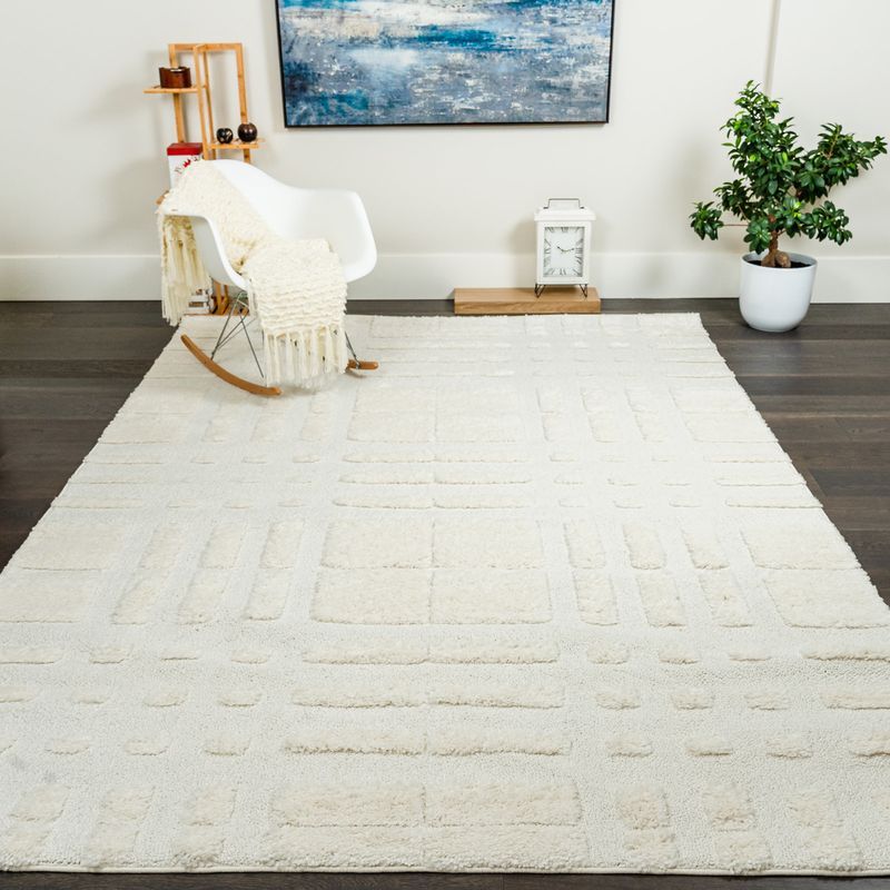 Lola Plaid Cream Shag Area Rug - 6'7 x 9'6|Carpette à poil long Lola crème à motif écossais - 6 pi 7 po x 9 pi 6 po