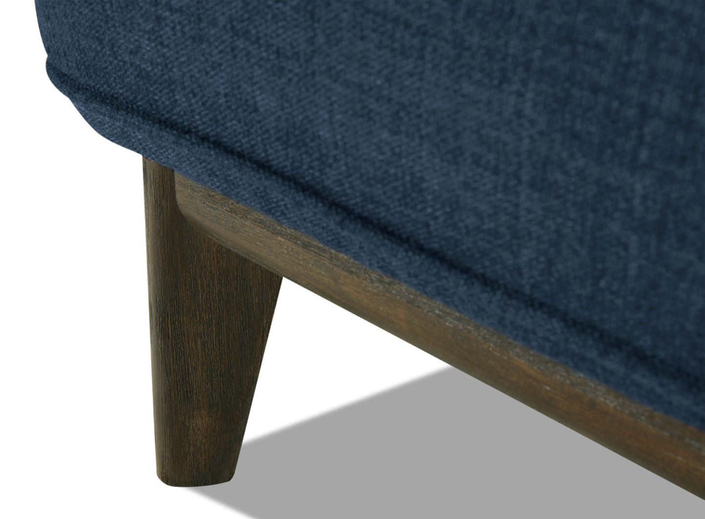 Cindy Crawford Home Pouf Gena 45 en tissu d'apparence lin avec base et pieds en bois - Bleu nuit | Pouf Gena de Cindy Crawford Home de 45 po en tissu d'apparence lin avec base et pattes en bois - bleu minuit