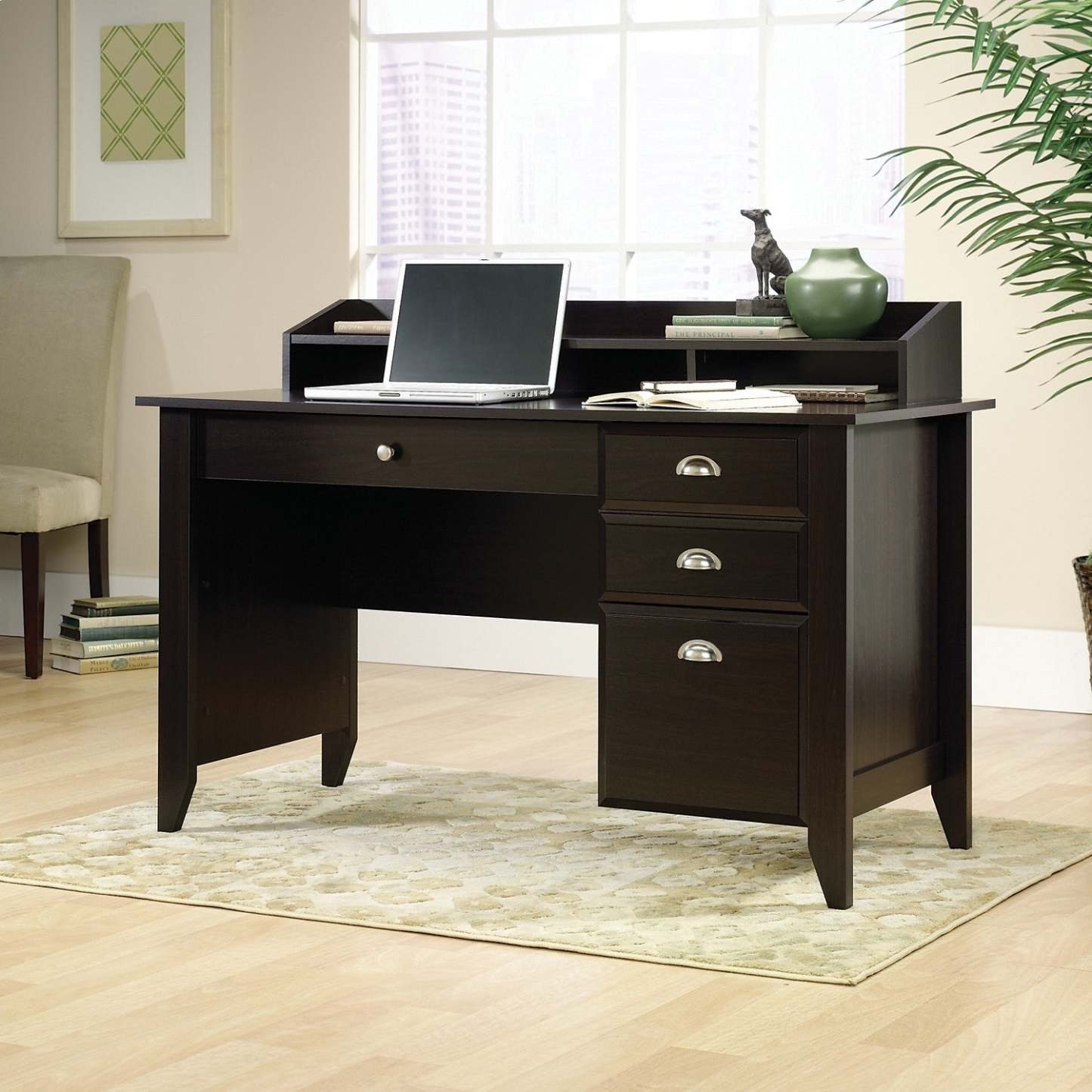 Shoal 53.15 Creek Office Desk with 3-Drawers &amp; Cubbyholes - Dark Brown|Bureau Shoal Creek de 53,15 po à 3 tiroirs avec compartiments ouverts - brun foncé