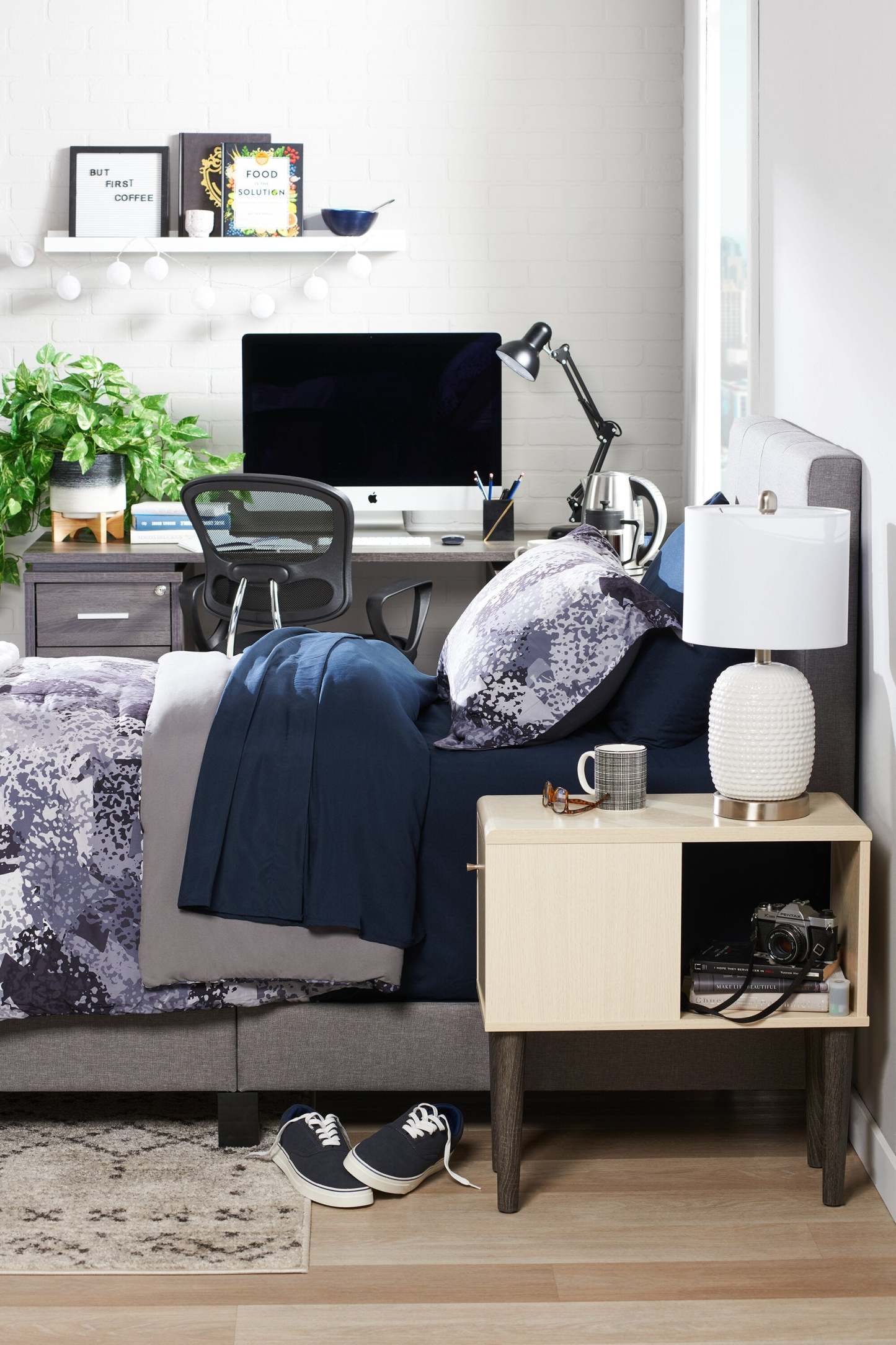 Kort &amp; Co. Gianna 19 Lampe de table en céramique blanche et argentée|Lampe de table Giada de Kort &amp; Co. de 19 po en céramique, blanche et argentée