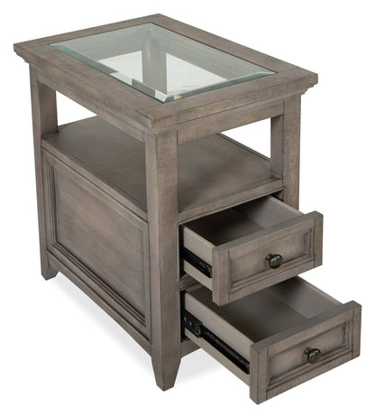 Table de chaise traditionnelle en pin Hanson 15" avec rangement - Gris queue d'aronde | Table de fauteuil traditionnel Hanson de 15 po en pin - gris tourterelle