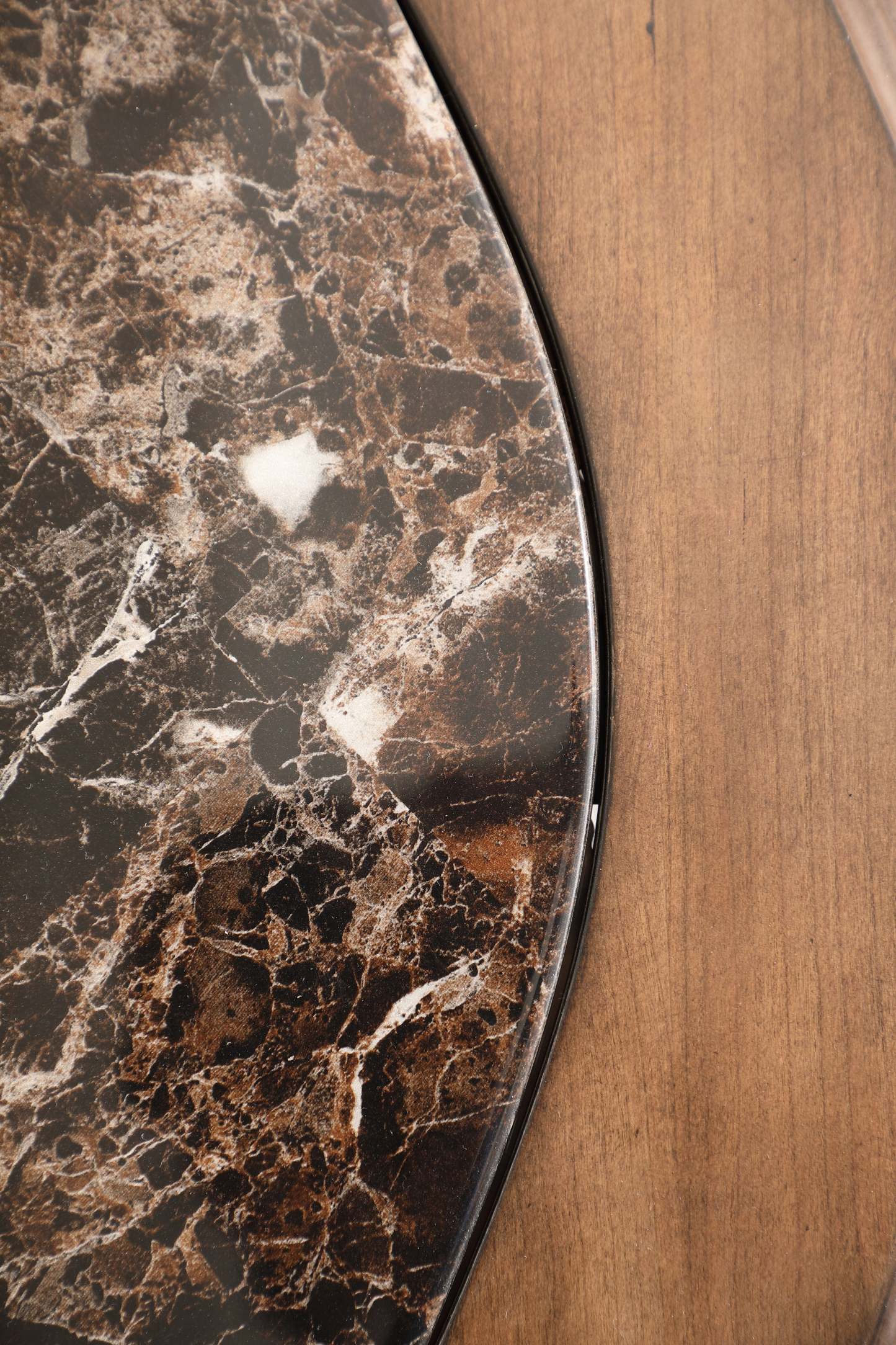 Heidi 54 Ornate Sofa Table with Shelf - Marron et Champagne avec pieds en métal|Table de salon ornée Heidi de 54 po avec tablette - brune et champagne avec pattes en métal