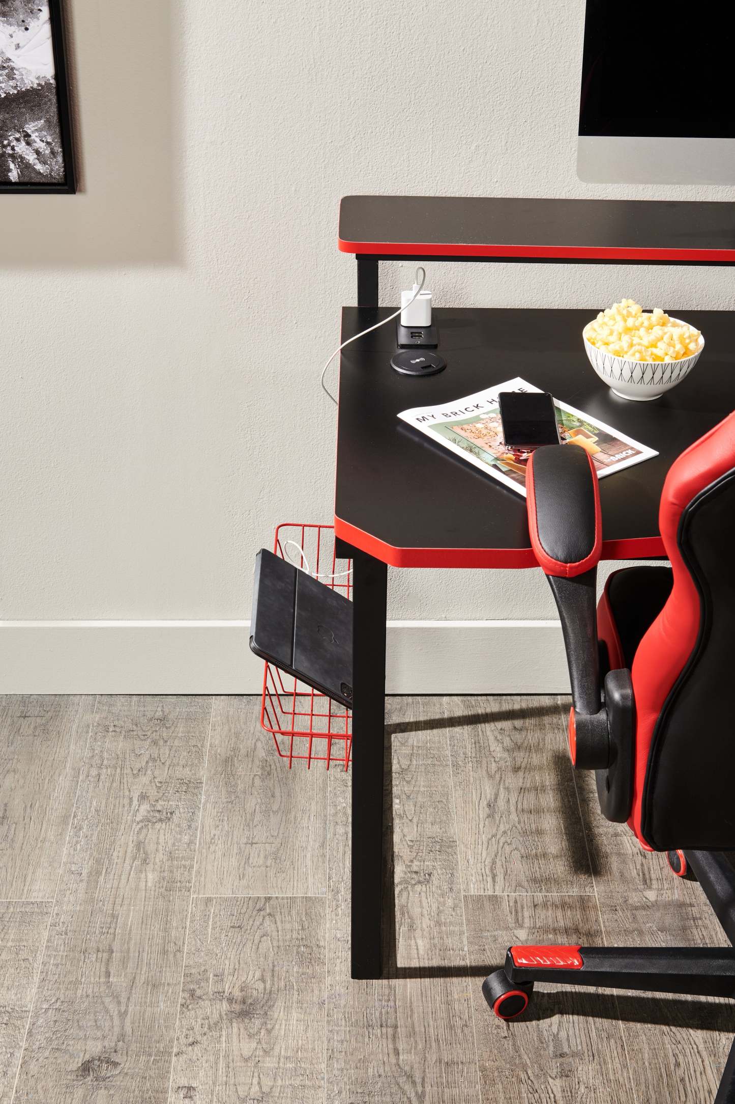 Herman 50 Gaming Office Desk - Black with Red Trim|Bureau de jeu Herman de 50 po - noir avec bordure rouge